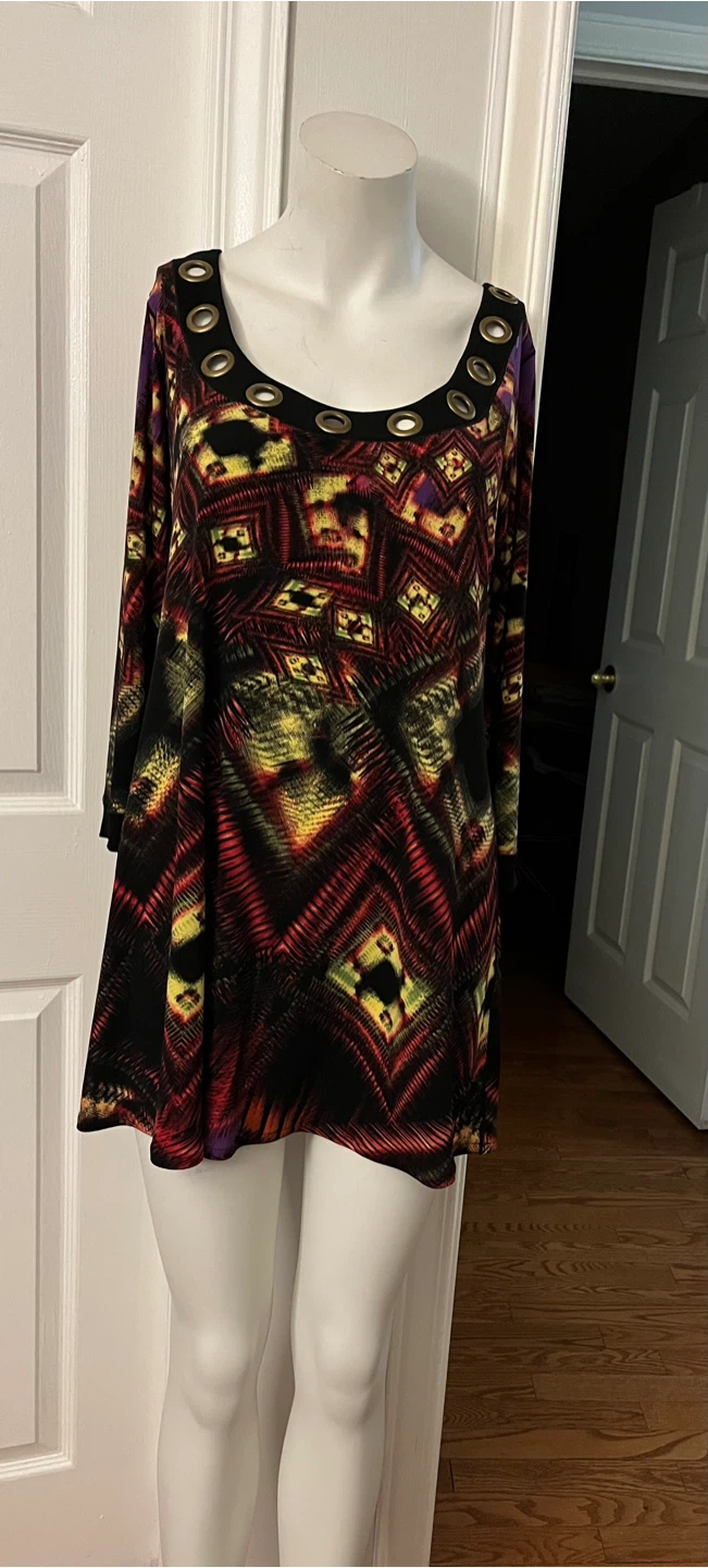 Women's Printed Tunic Top with Grommet Neckline - photo 3
