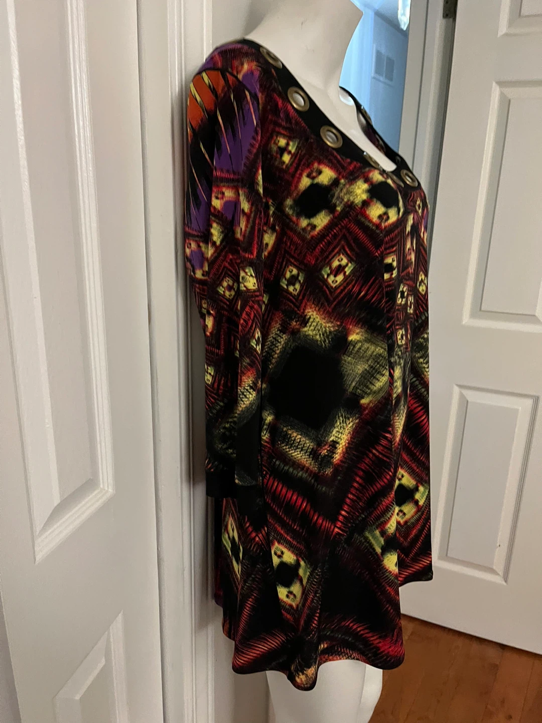 Women's Printed Tunic Top with Grommet Neckline - photo 5