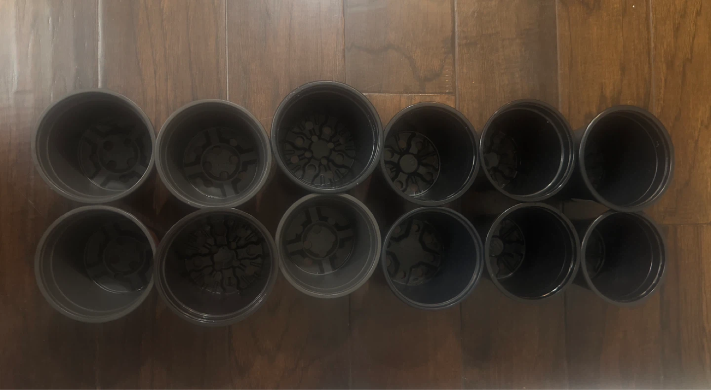 Set of 12 Plastic Plant Pots - photo 2