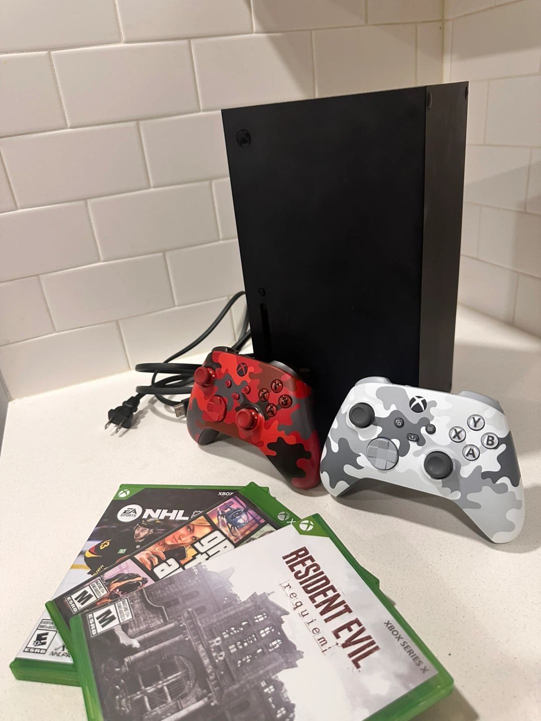 Xbox Series X 1TB Console with Resident Evil Requiem - photo 2
