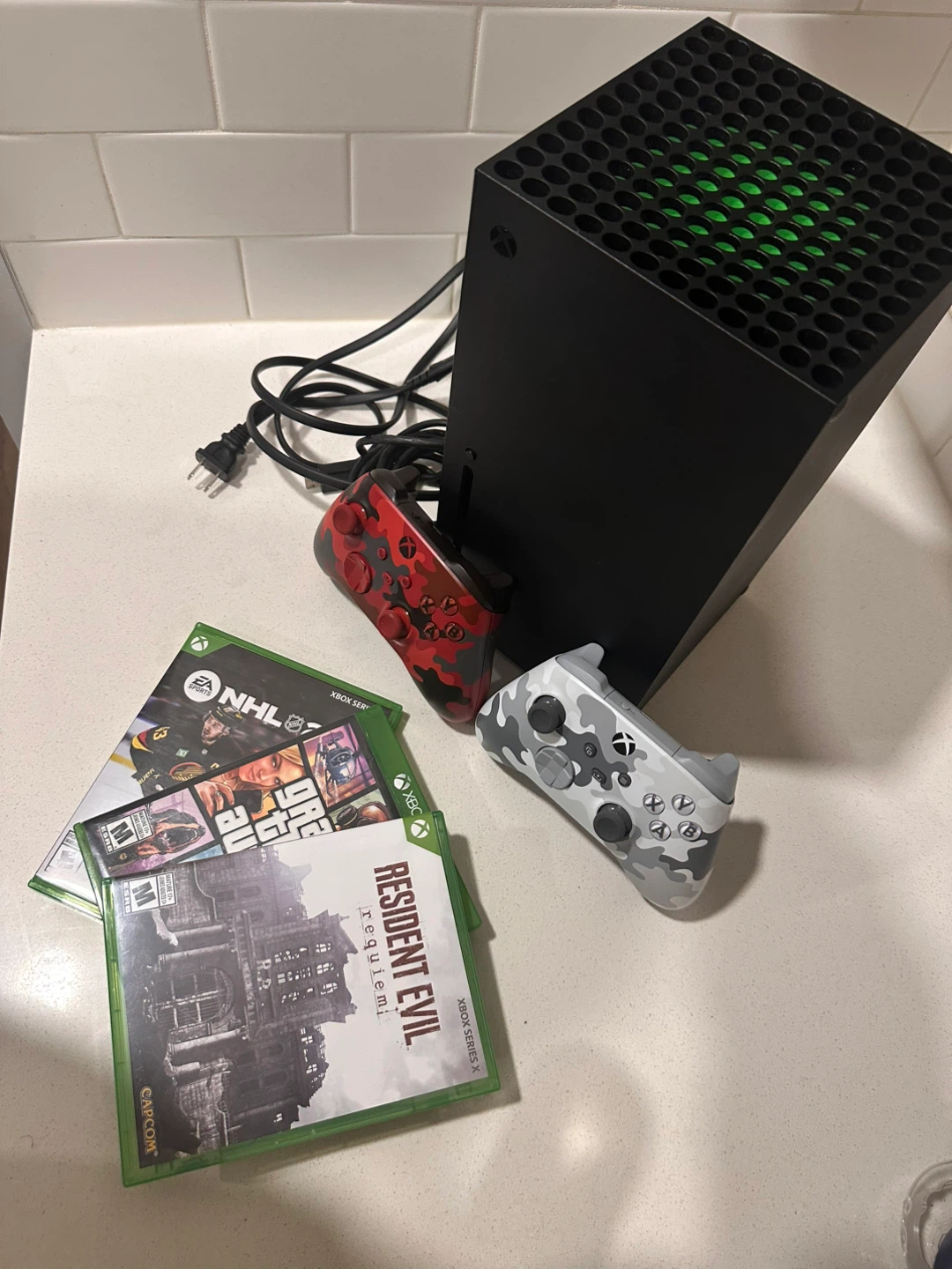 Xbox Series X 1TB Console with Resident Evil Requiem - photo 3
