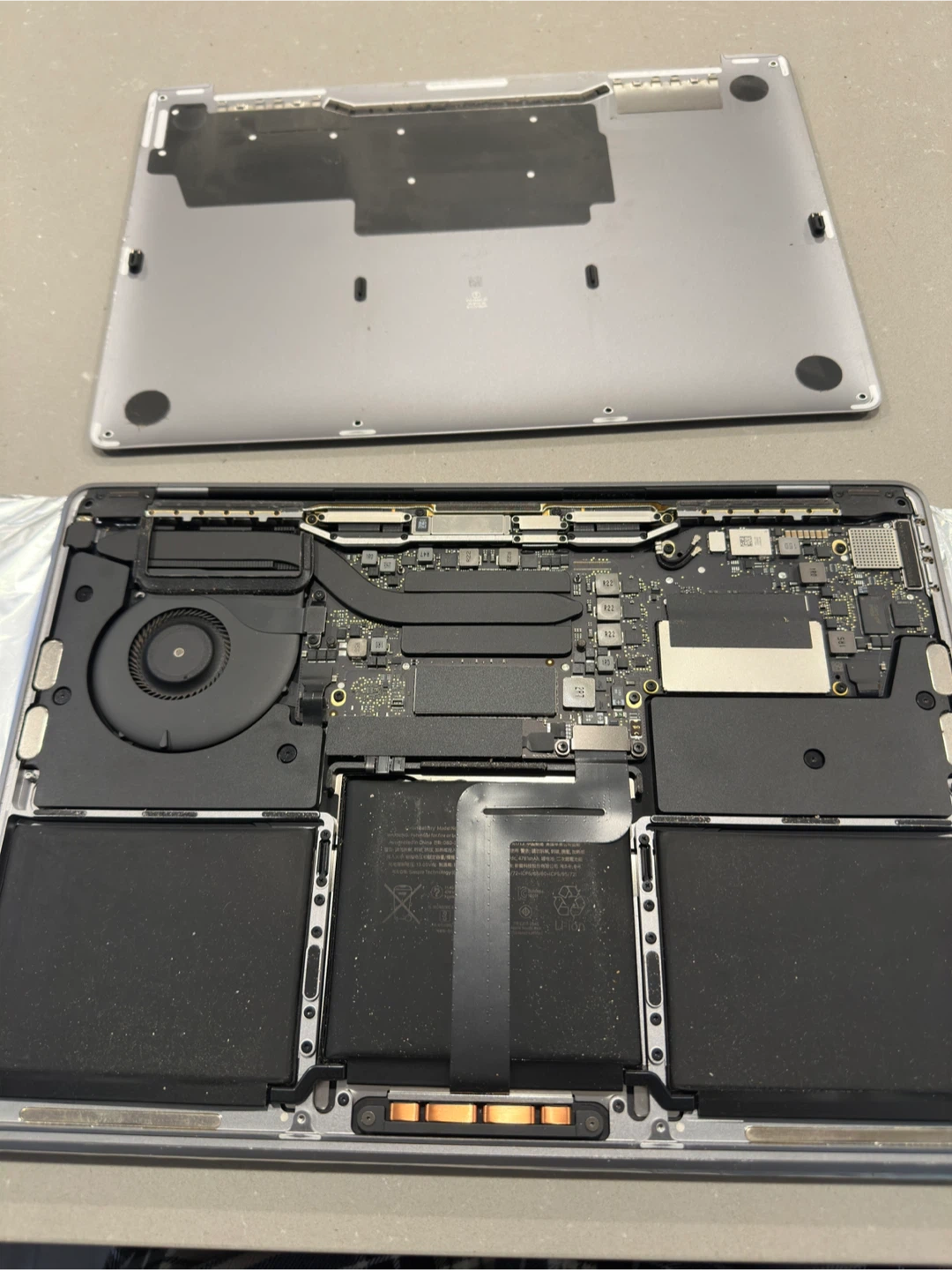 Apple MacBook Pro Internal Components