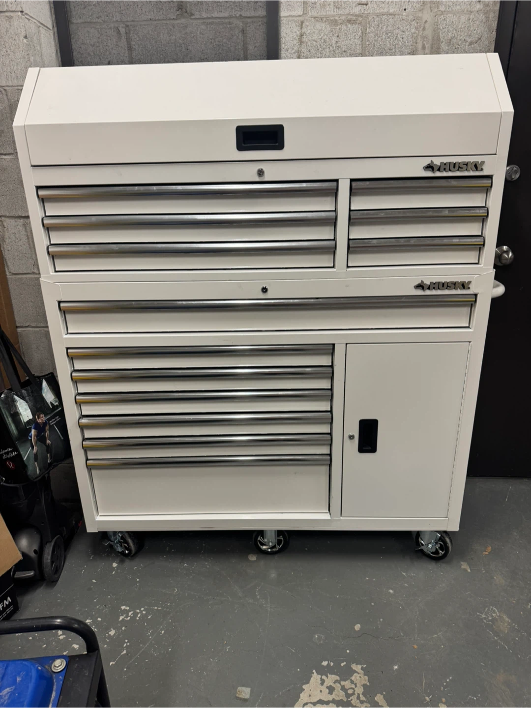 Husky 52-inch Rolling Tool Chest - photo 2