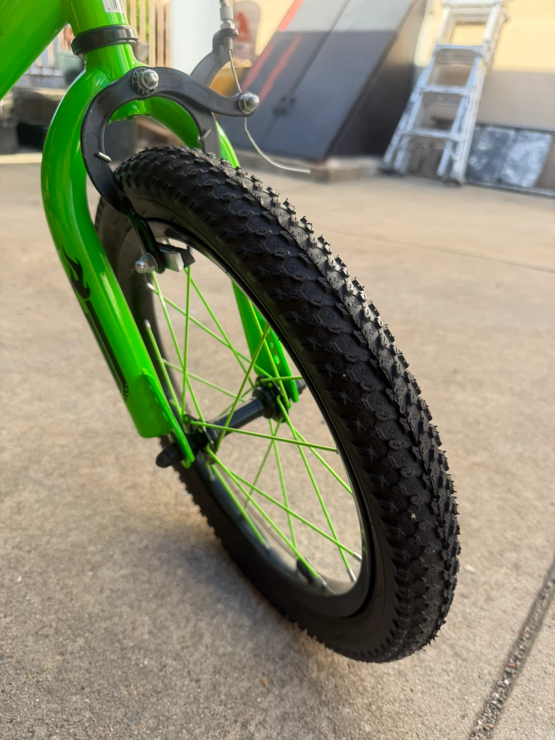 Schwinn 16" Kids Bike with Training Wheels - Green - photo 3