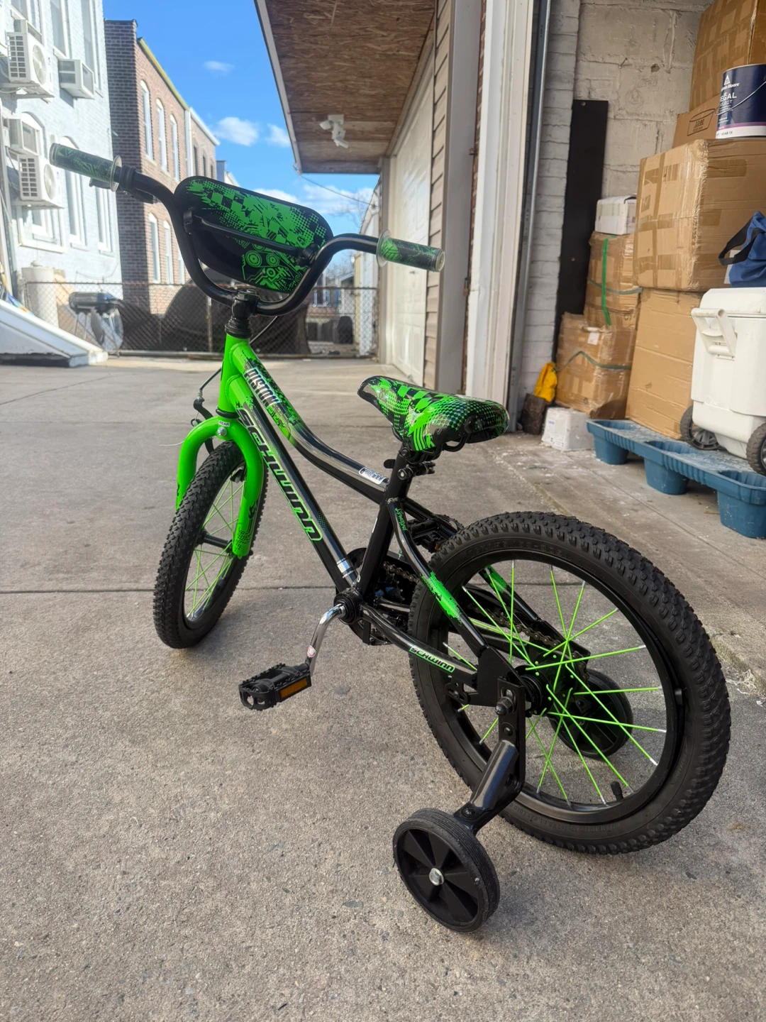 Schwinn 16" Kids Bike with Training Wheels - Green - photo 2