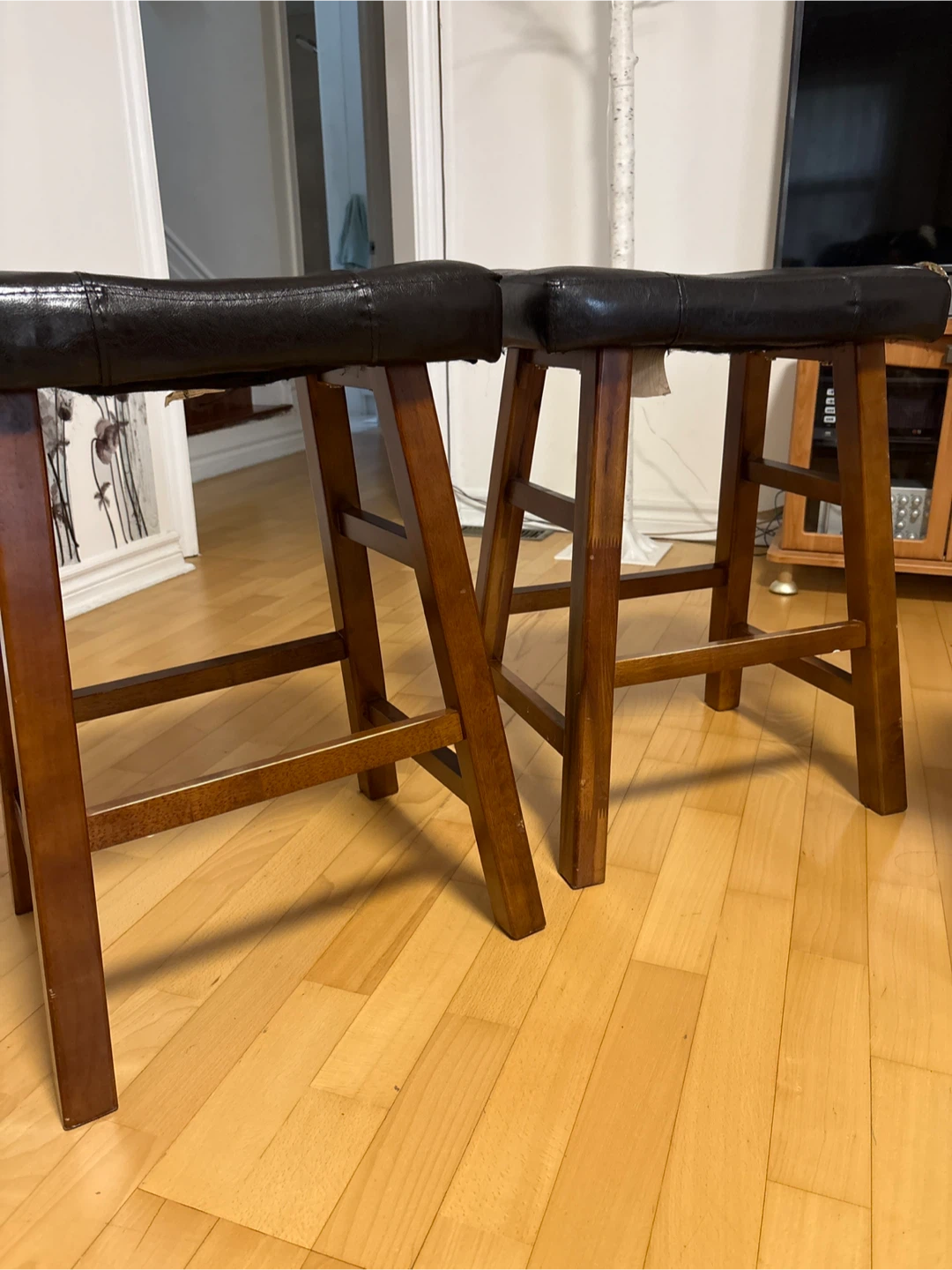 Set of 3 Black Tufted Counter Stools