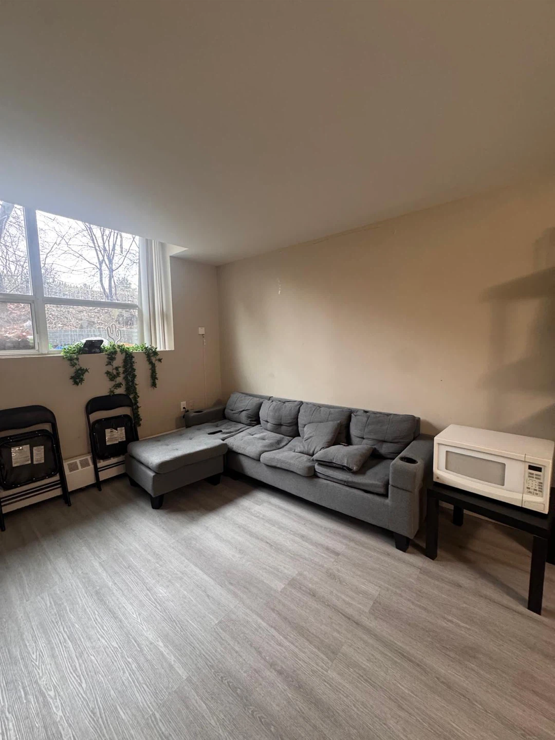 Grey Sectional Sofa with Ottoman