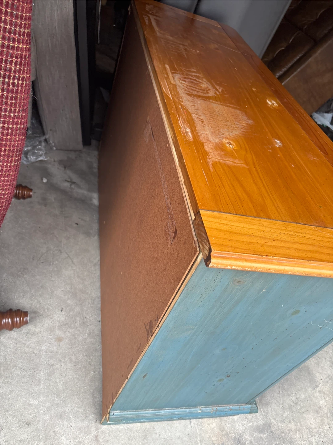 Wood dresser as seen in pictures needs a cleaning - photo 4