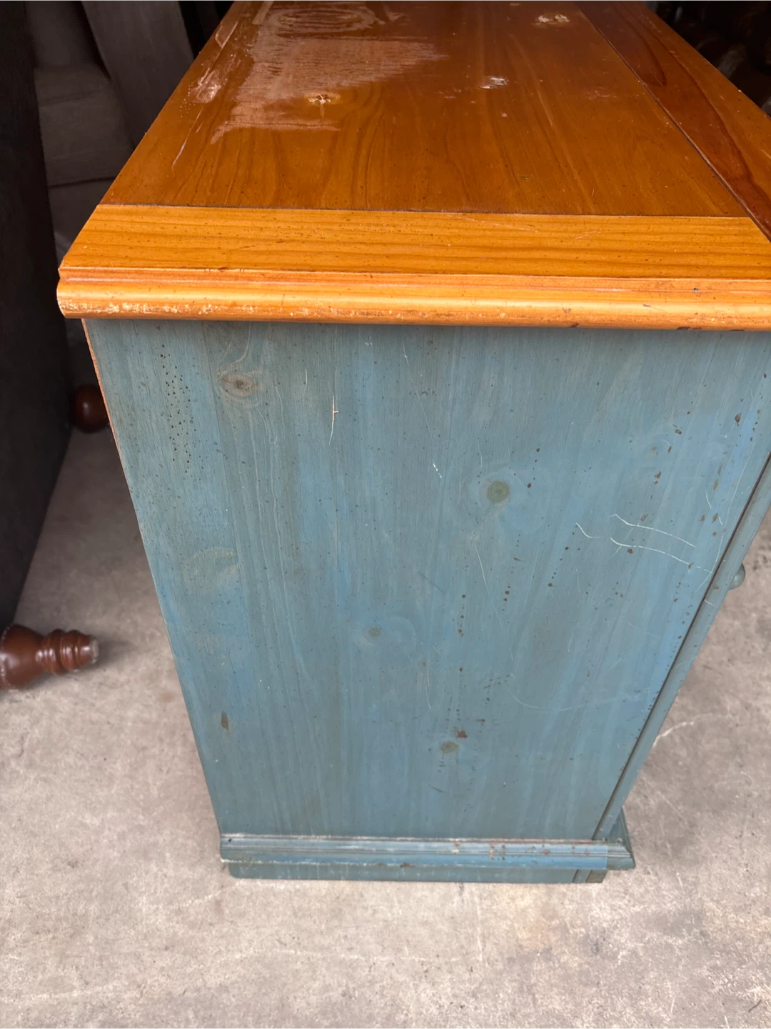 Wood dresser as seen in pictures needs a cleaning - photo 5