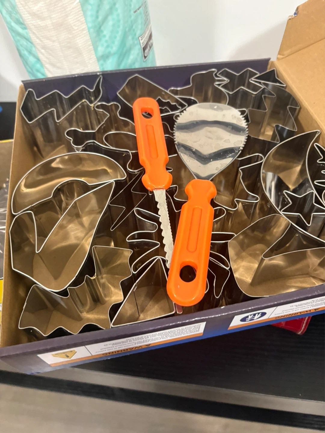 Halloween Pumpkin Carving Kit with LED Tealights - photo 2