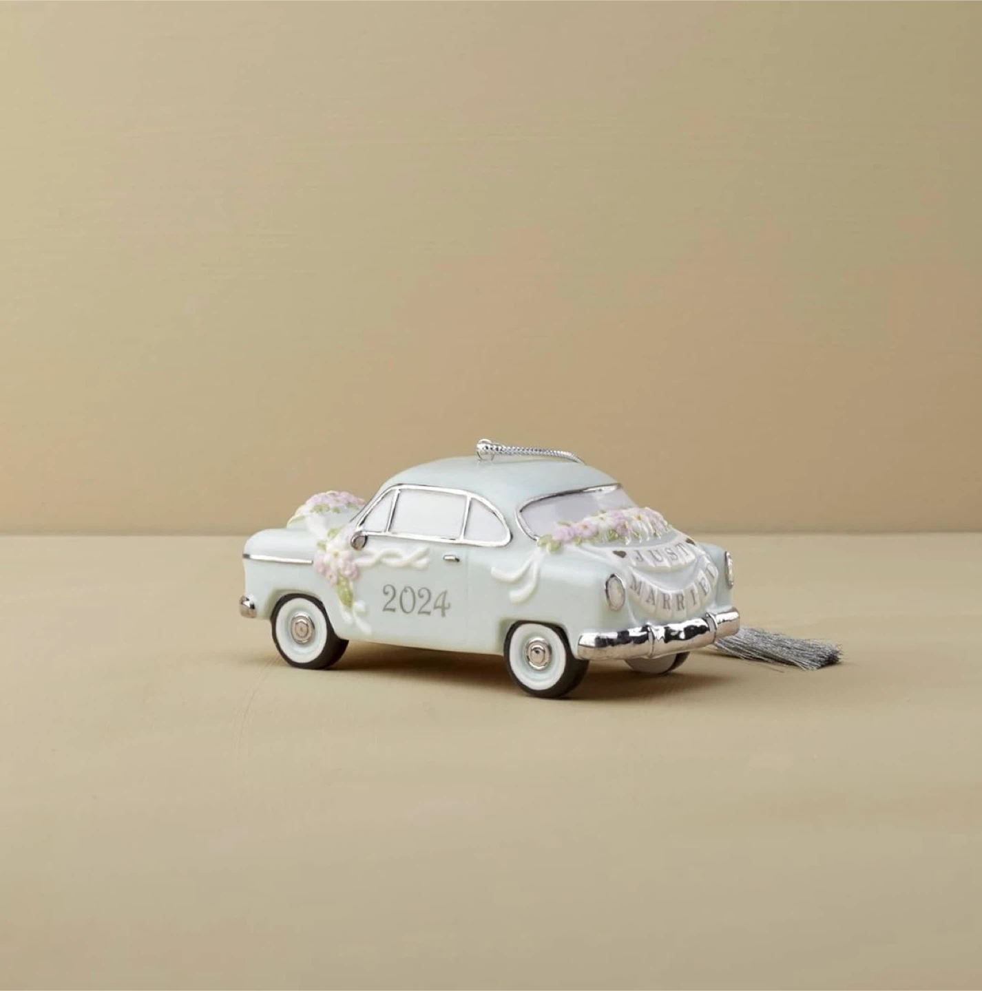 Lenox 2024 Just Married Vintage Car Ornament - photo 5