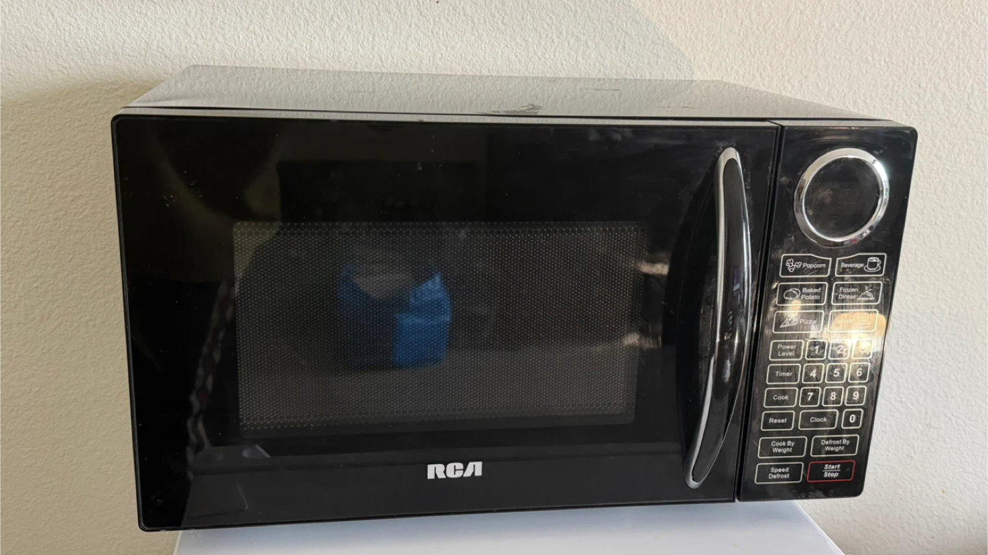 RCA Black Microwave Oven - photo 2