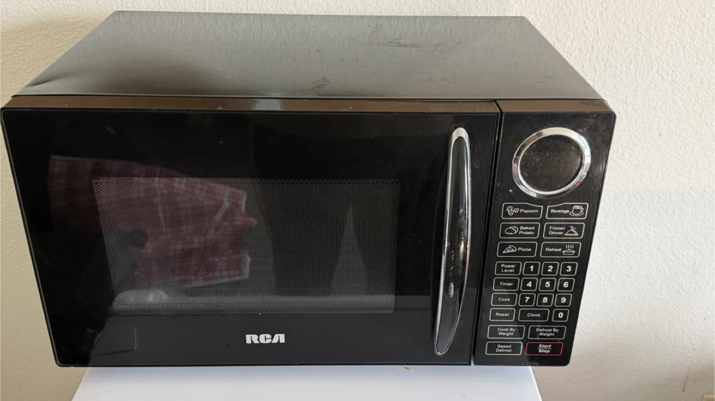 RCA Black Microwave Oven - photo 4