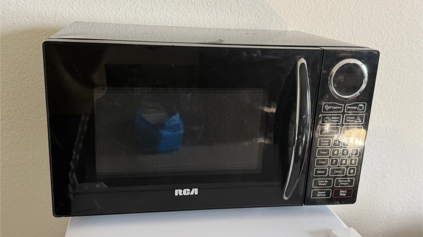 RCA Black Microwave Oven