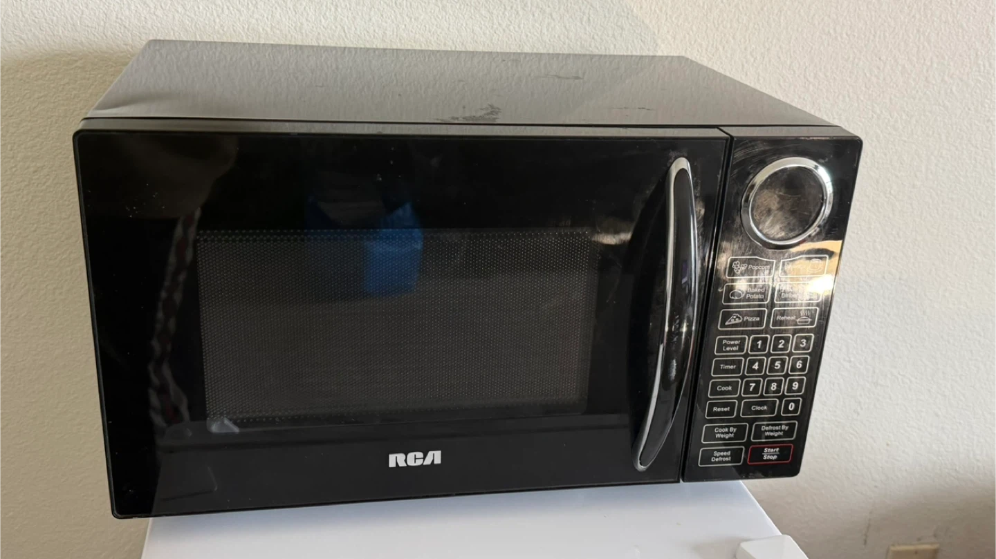RCA Black Microwave Oven - photo 3