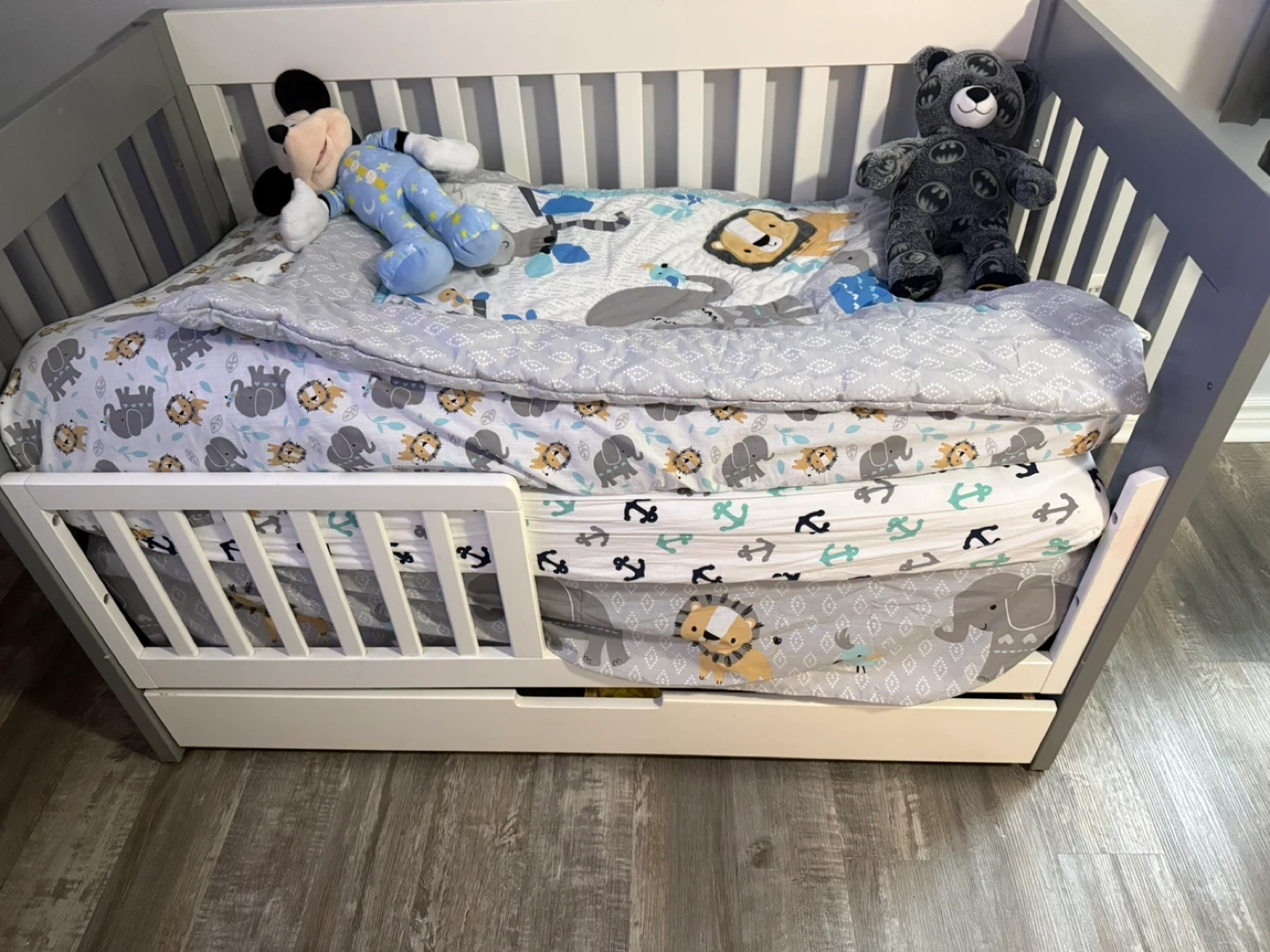 Baby crib, toddler convertible