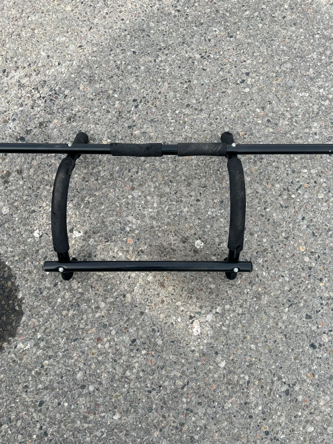 Black Doorway Pull-Up Bar