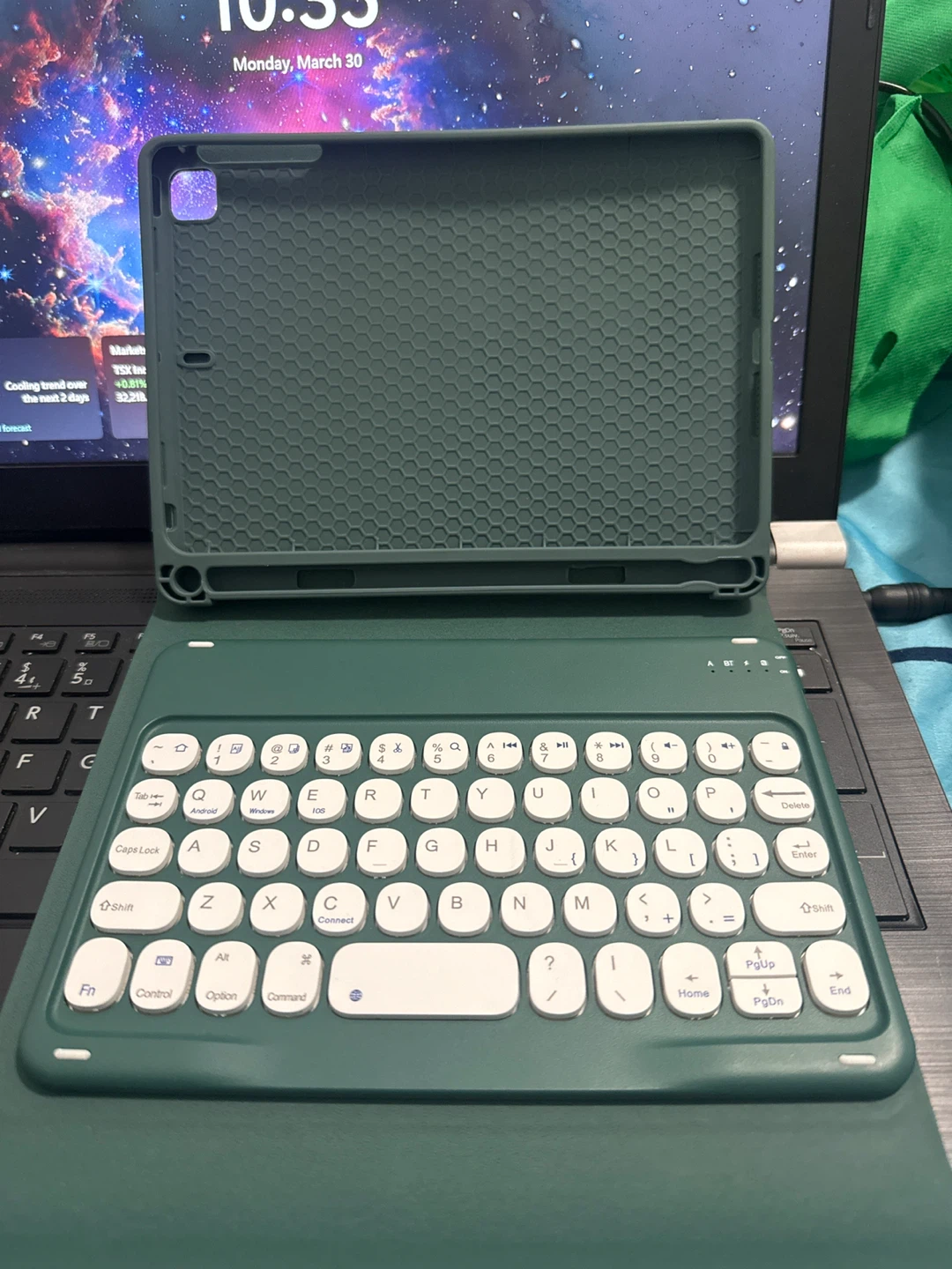 Green Tablet Keyboard Case - photo 2
