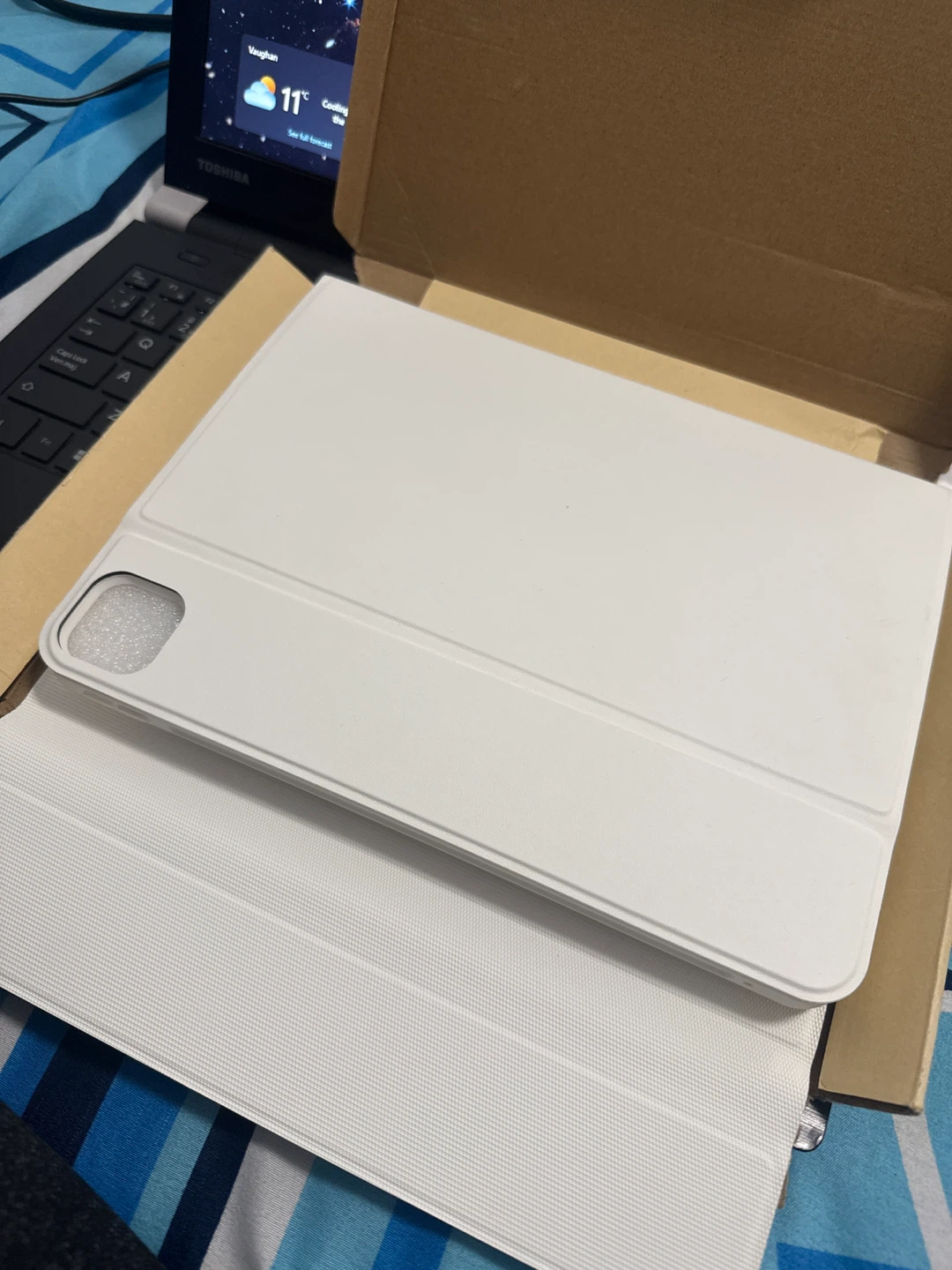 White Wireless Keyboard with Case - photo 3