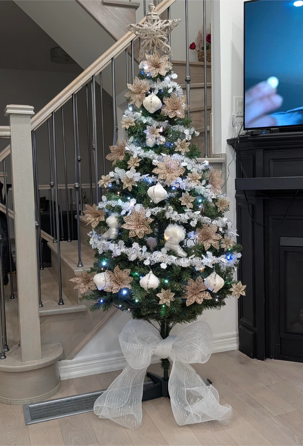 6' Christmas Tree with decorations/ ornaments and Lights
