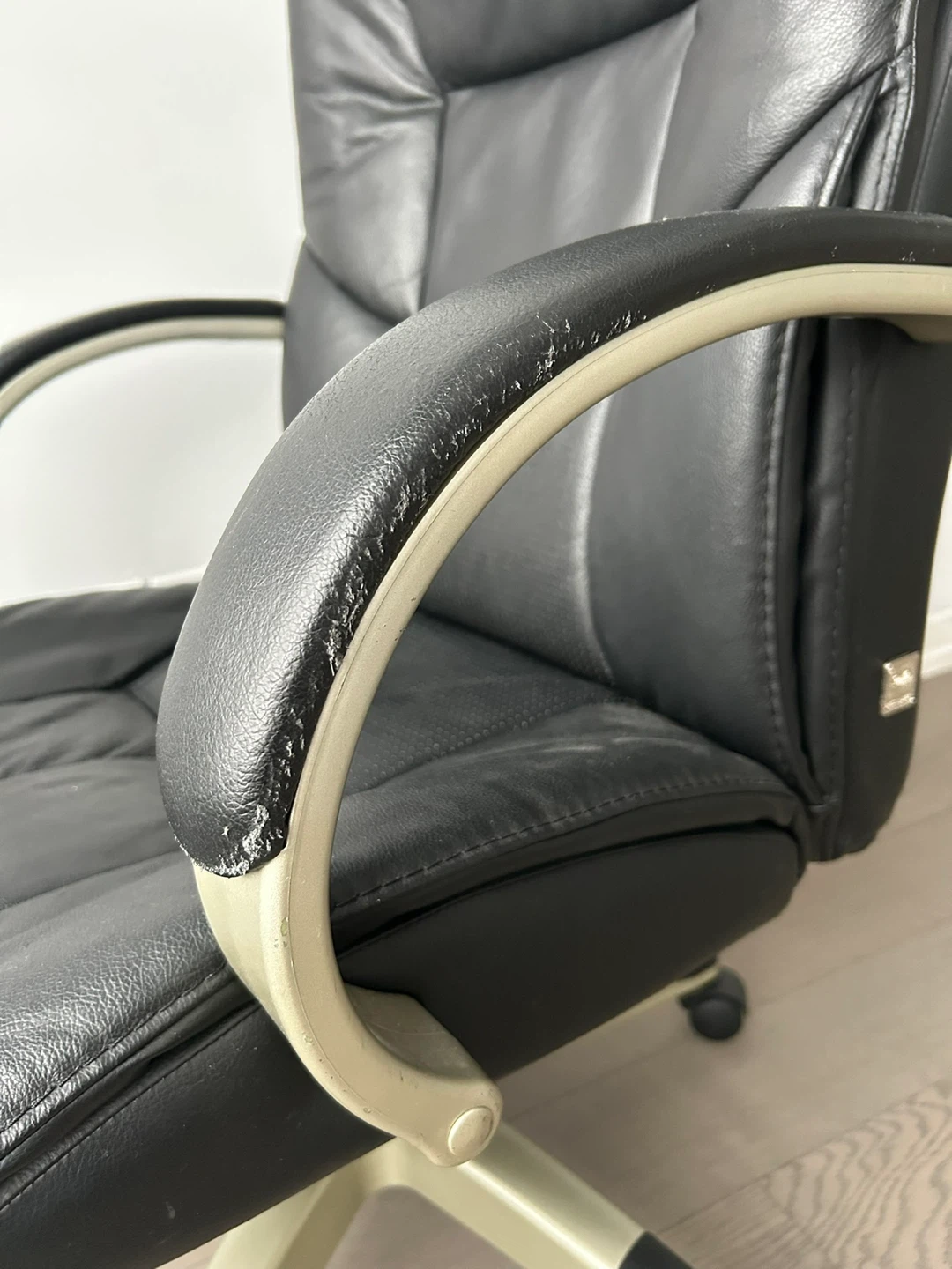 🥕Preowned Sealy Leather Comfy Office Chair Furniture Home - photo 2