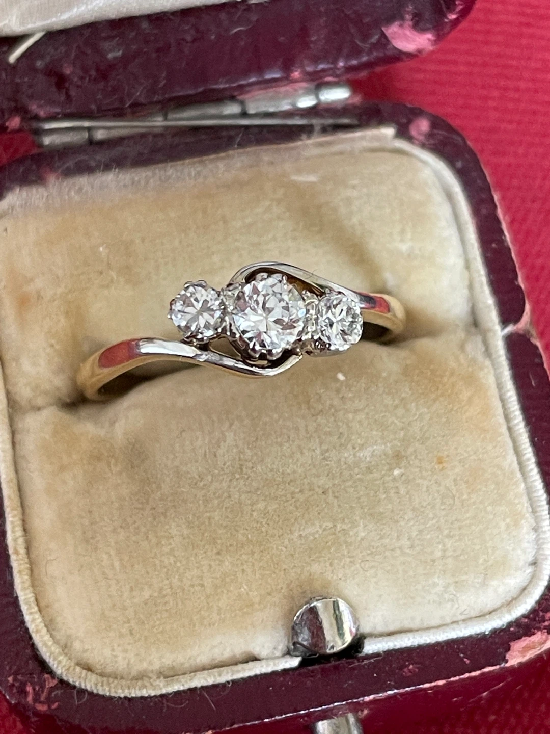 18k Gold Natural Diamond Trilogy Vintage Ring Size 7