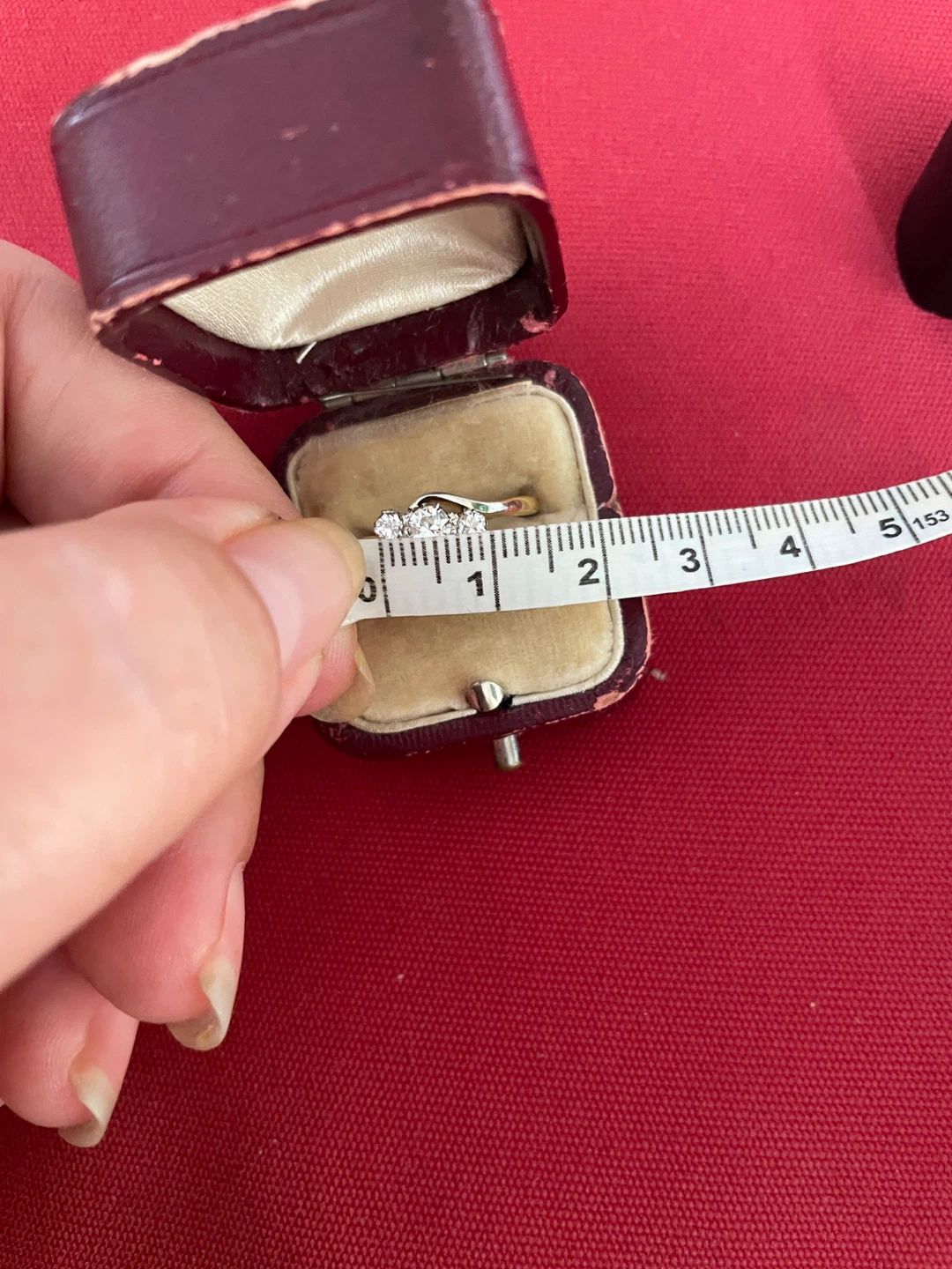 18k Gold Natural Diamond Trilogy Vintage Ring Size 7 - photo 3