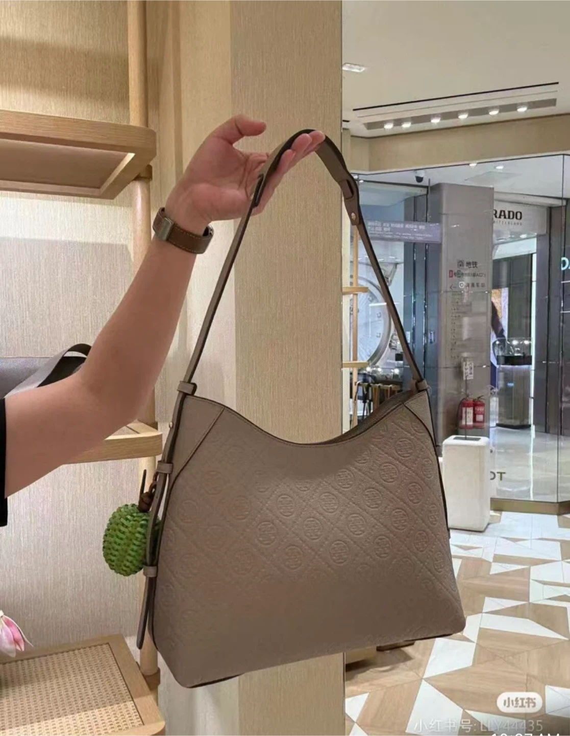 Tory Burch Eleanor Hobo Bag - Taupe Leather