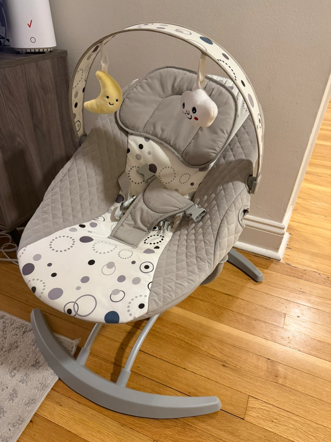 Electric baby swing with remote