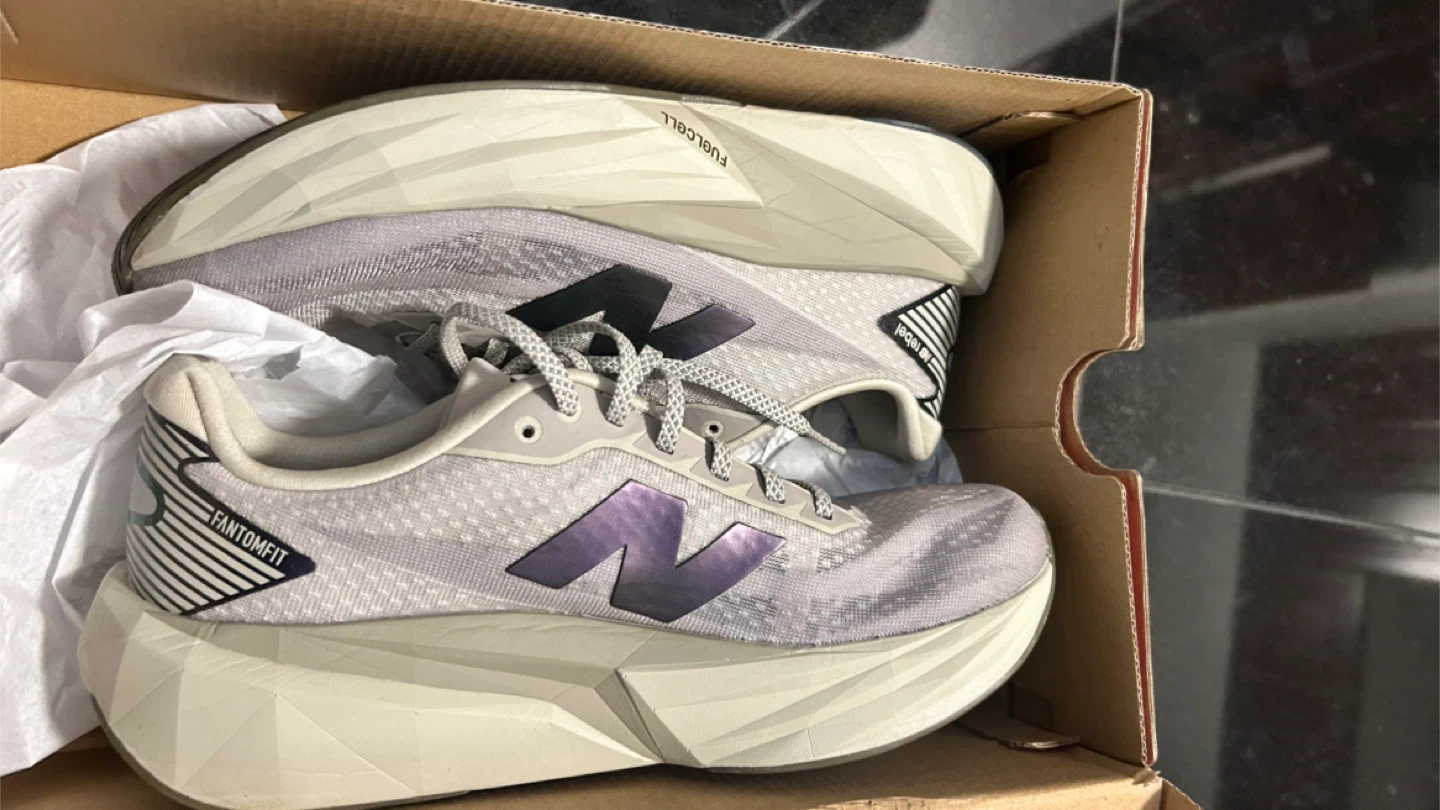 New Balance FuelCell Women  -Size 9  PhantomFit Running Shoes - photo 2