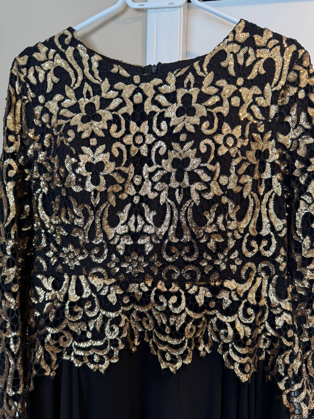 Black and Gold Lace Gown - photo 2