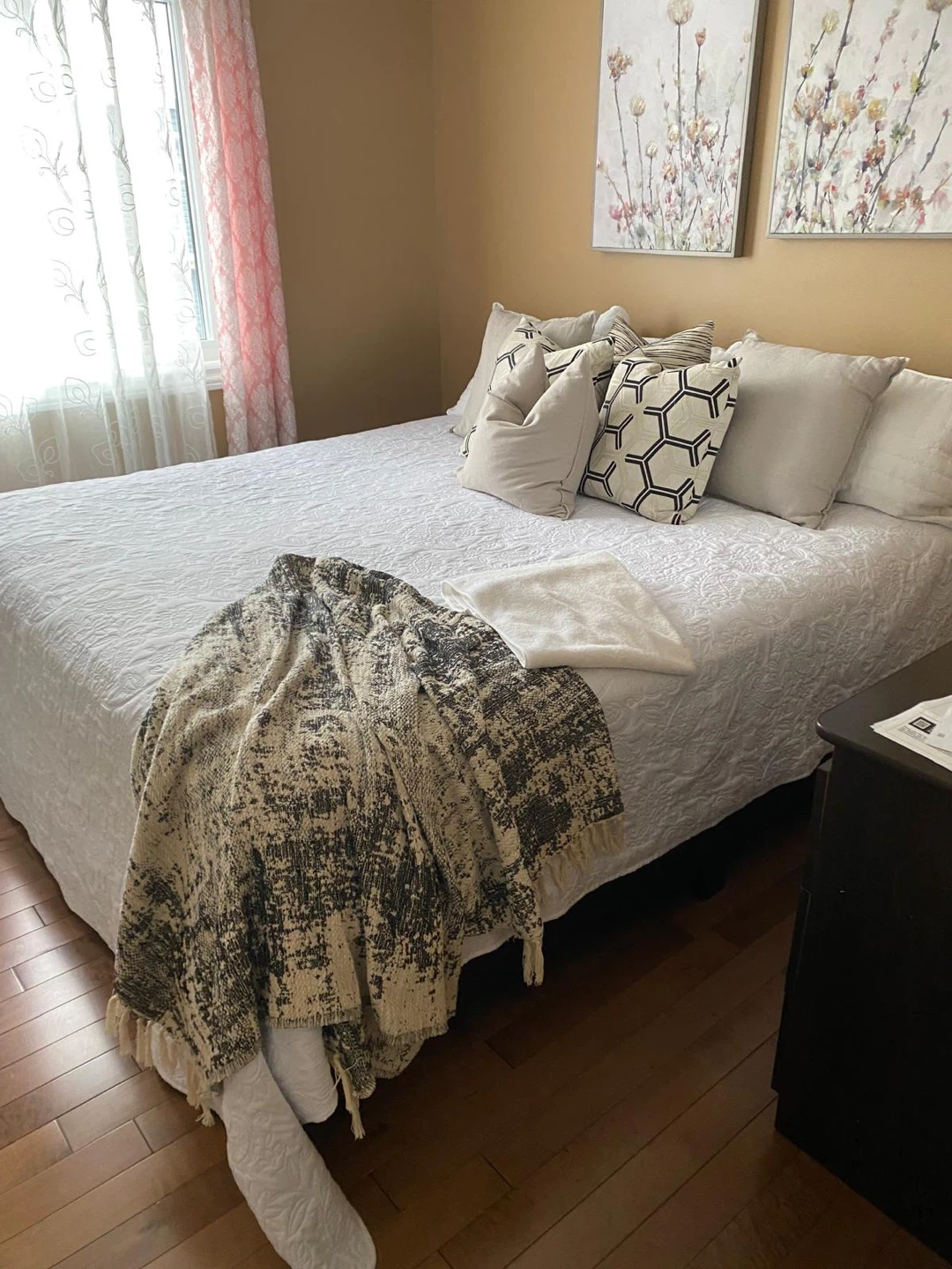 King bed set with dresser and mirror - photo 2