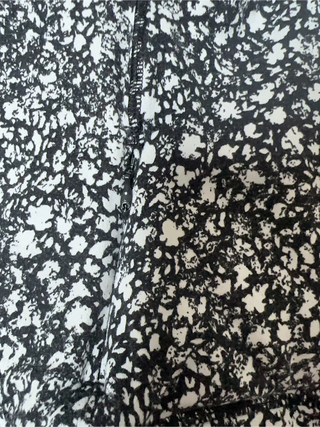 Lululemon Long Sleeve Athletic Top Size 8 Black Floral - photo 4