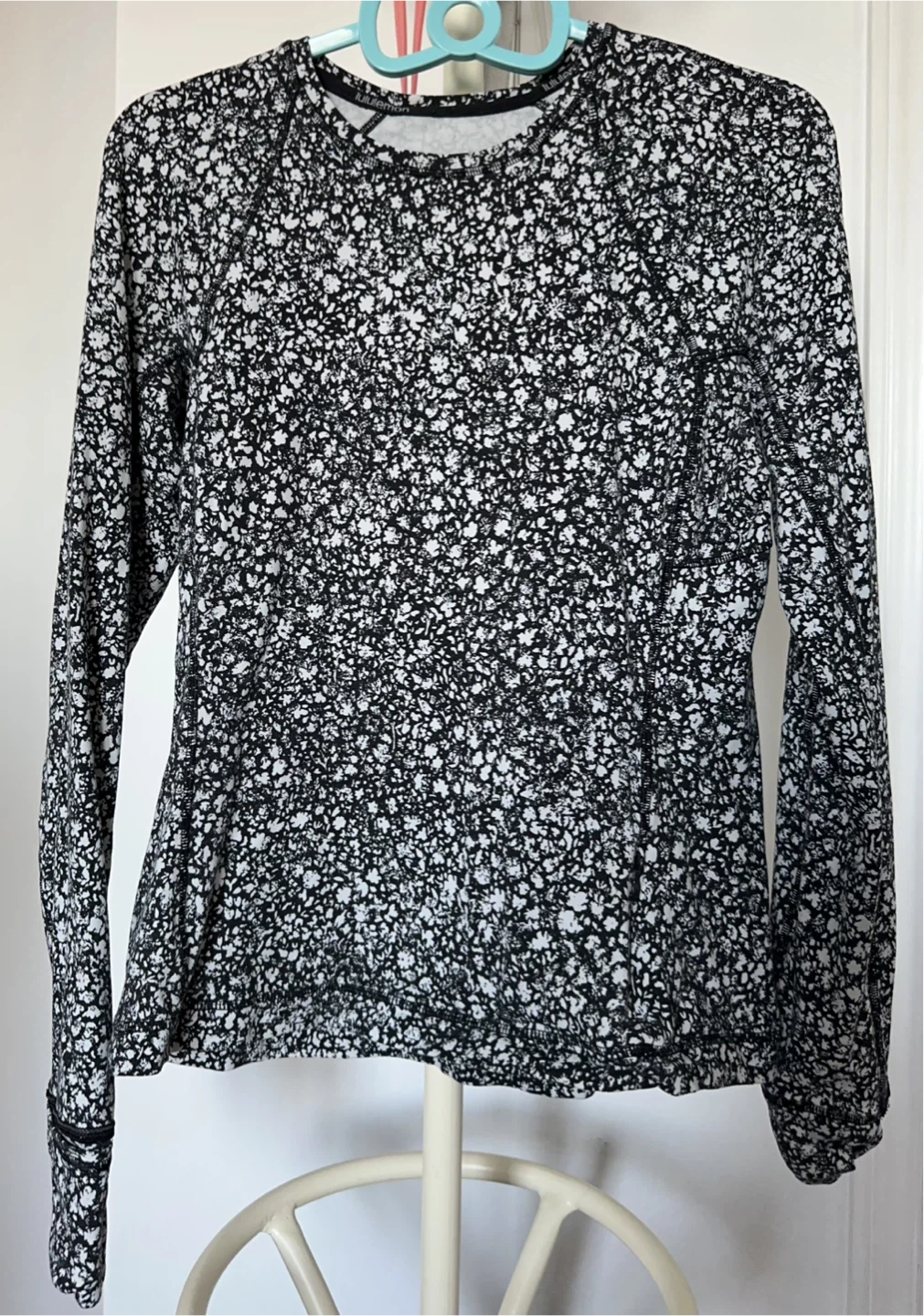 Lululemon Long Sleeve Athletic Top Size 8 Black Floral