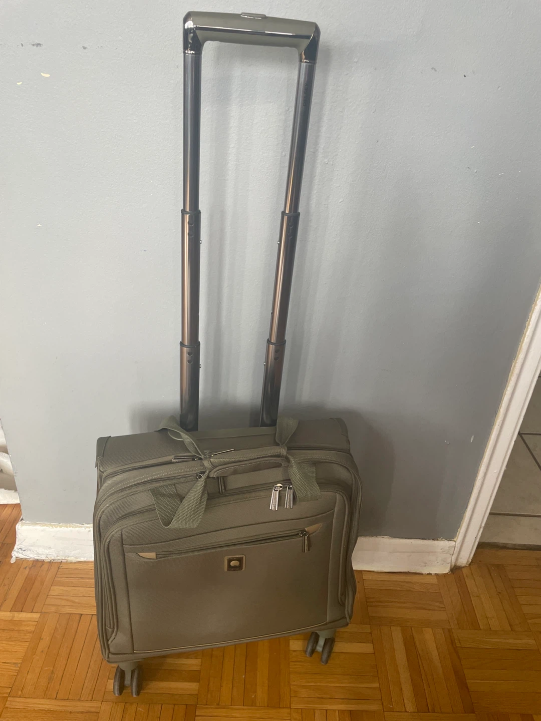Delsey NEW Lightweight Spinner Suitcase - photo 5