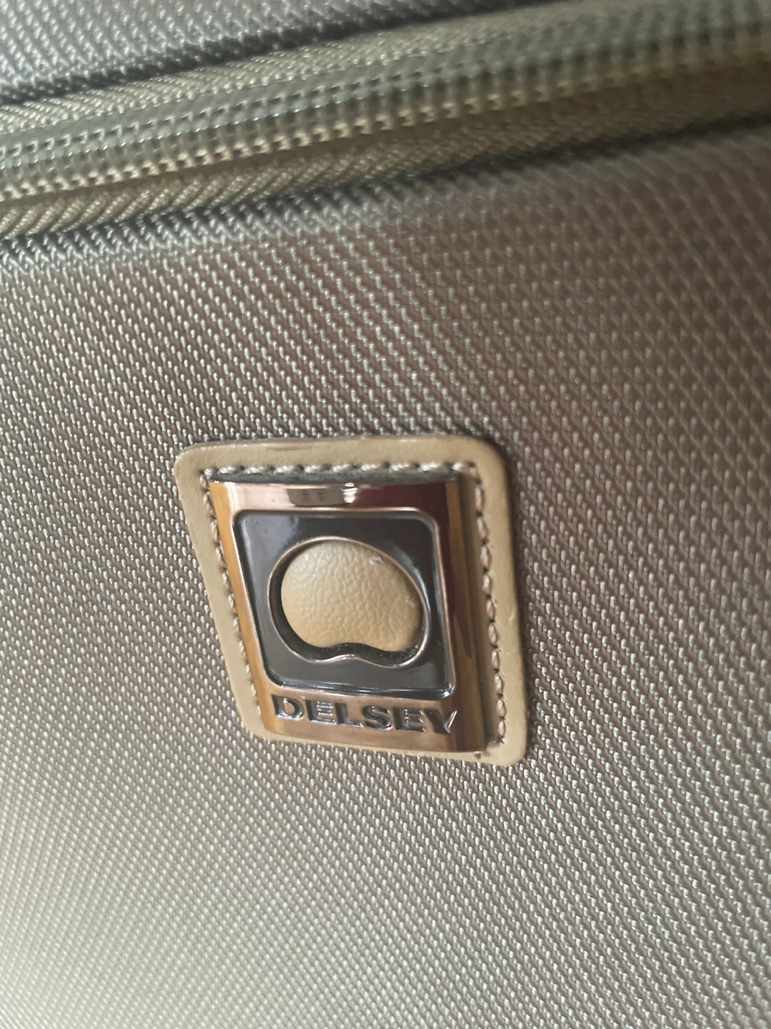 Delsey NEW Lightweight Spinner Suitcase - photo 3