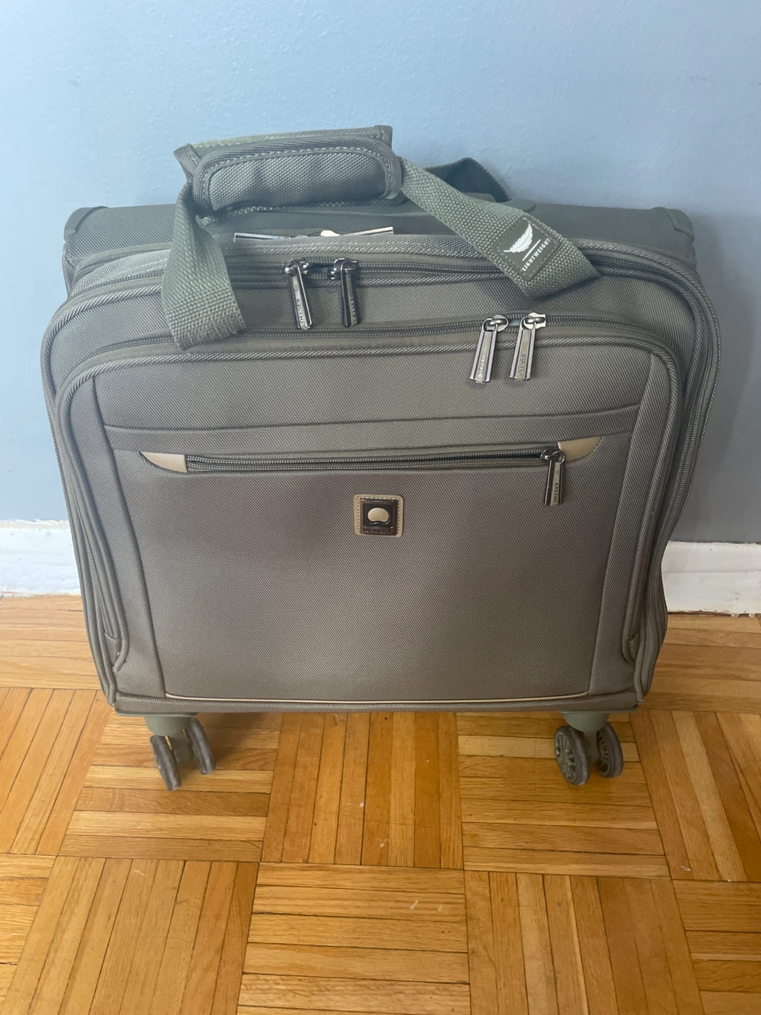 Delsey NEW Lightweight Spinner Suitcase