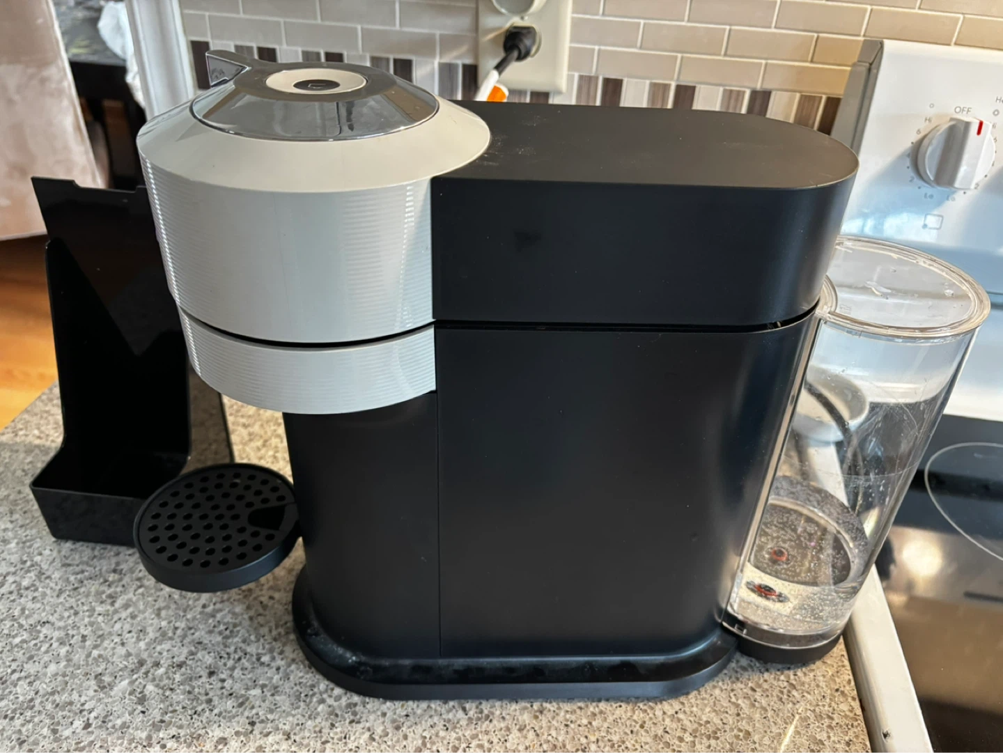 Nespresso Vertuo Coffee Machine - photo 2