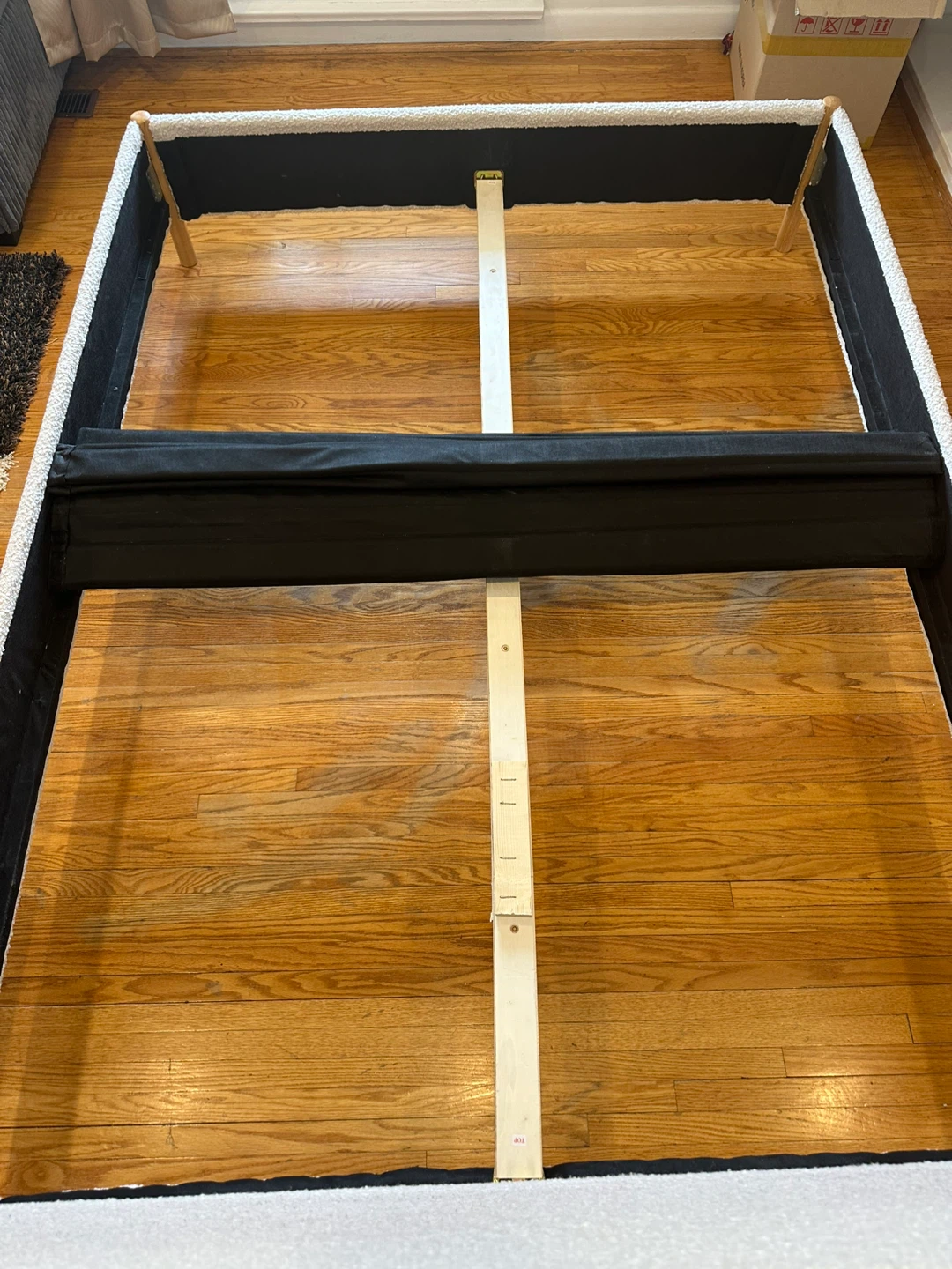 Queen size bed frame - photo 4