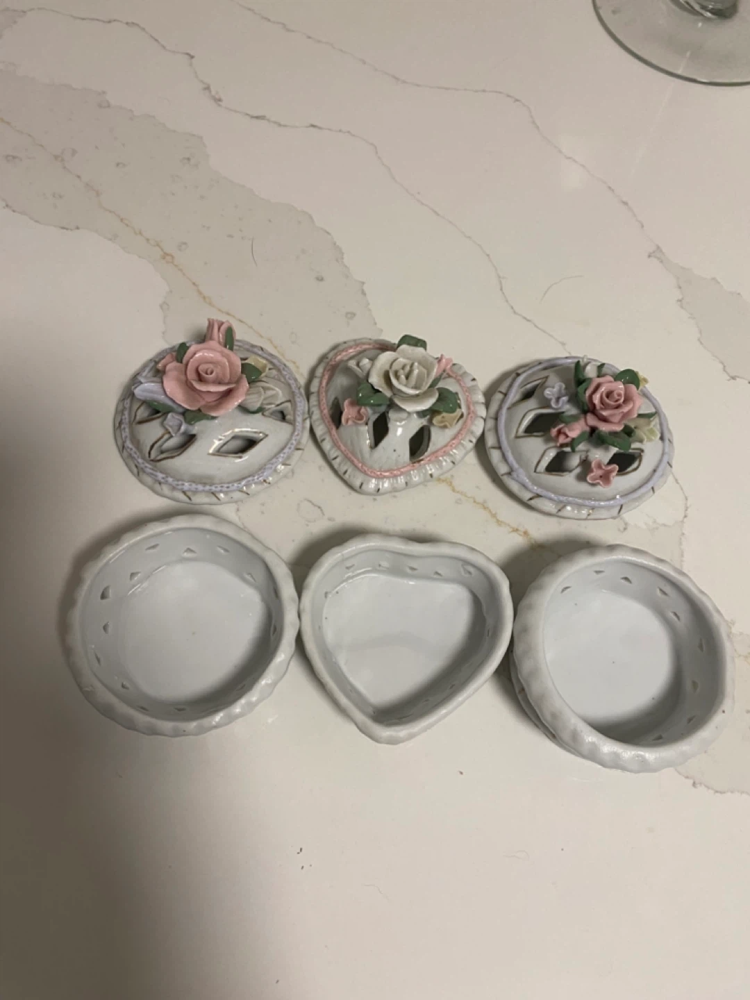 Set of 3 Ceramic Trinket Boxes - Heart and Round Floral Design - photo 3