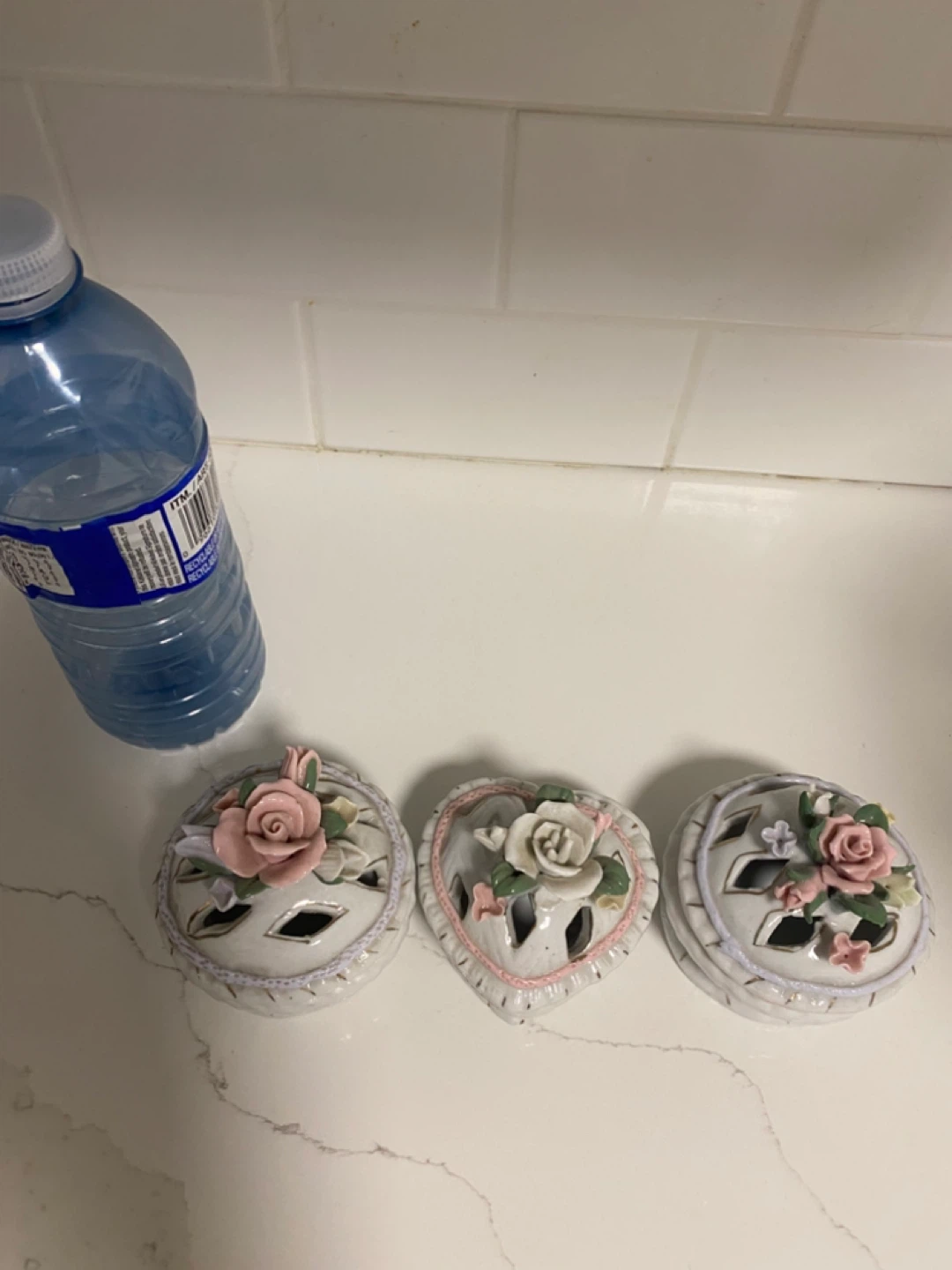Set of 3 Ceramic Trinket Boxes - Heart and Round Floral Design - photo 4