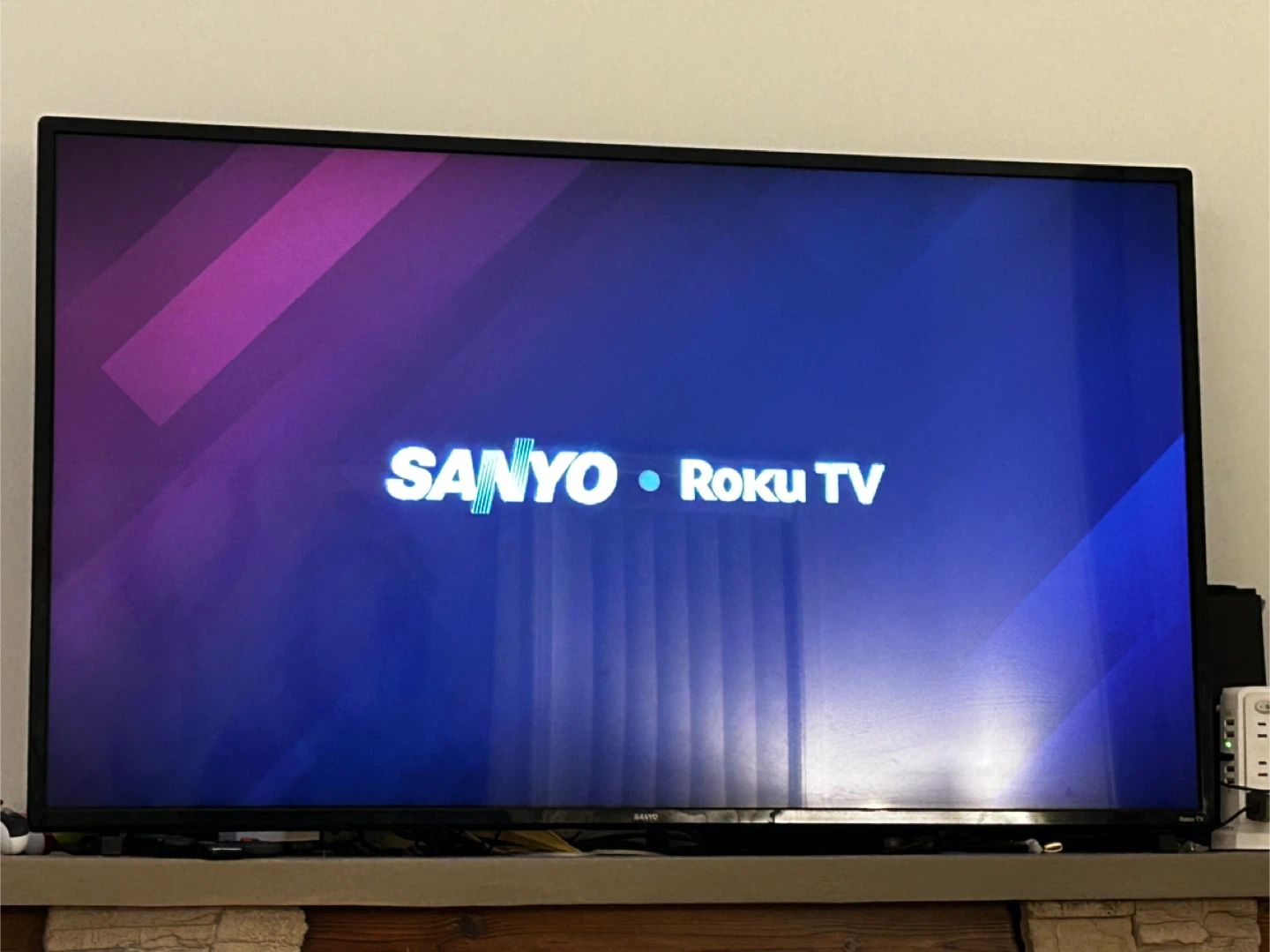 Sanyo smart Roku 4KTV 58” - photo 2