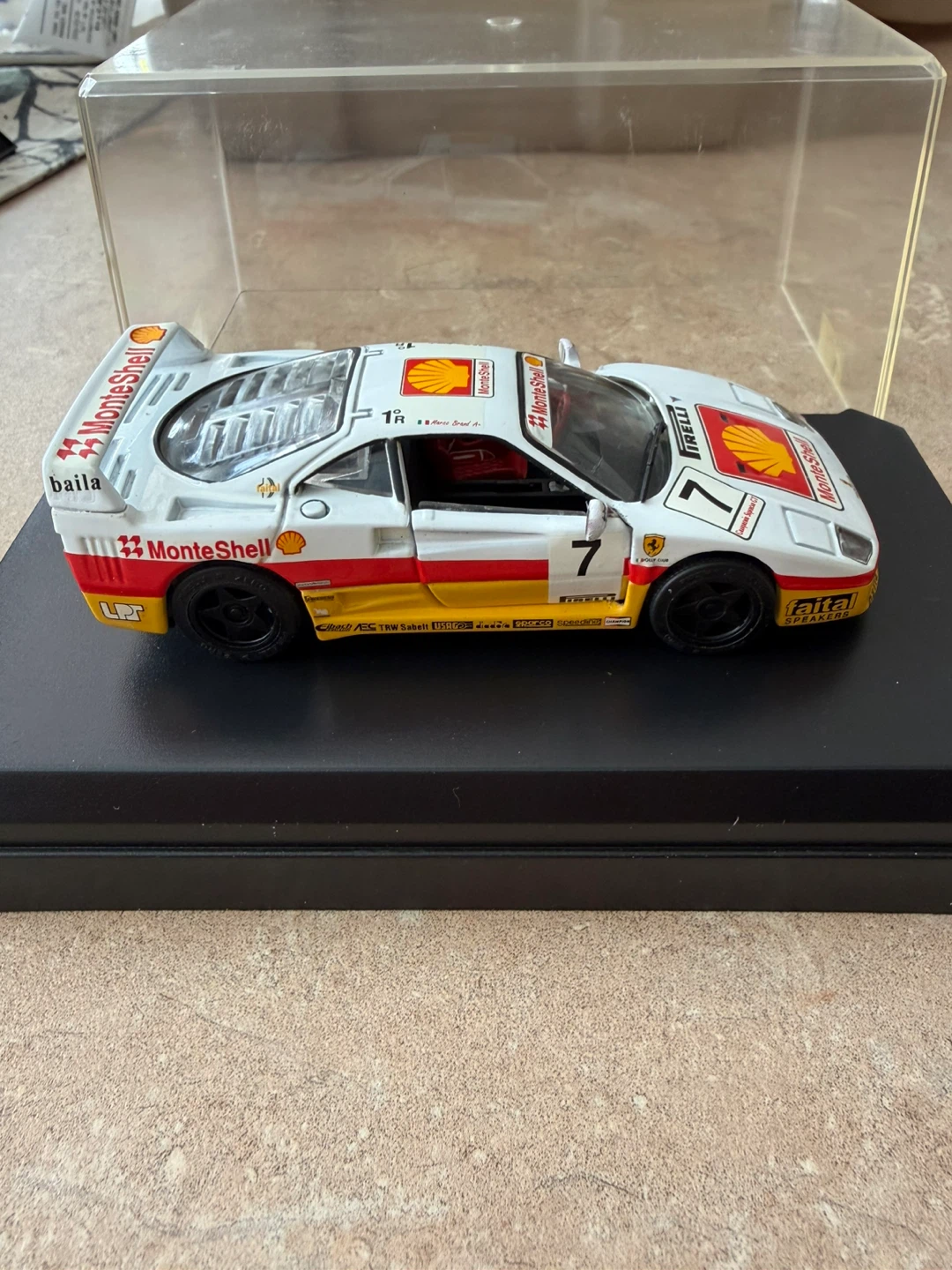 Ferrari F40 Monte Shell Diecast Model Car - photo 3