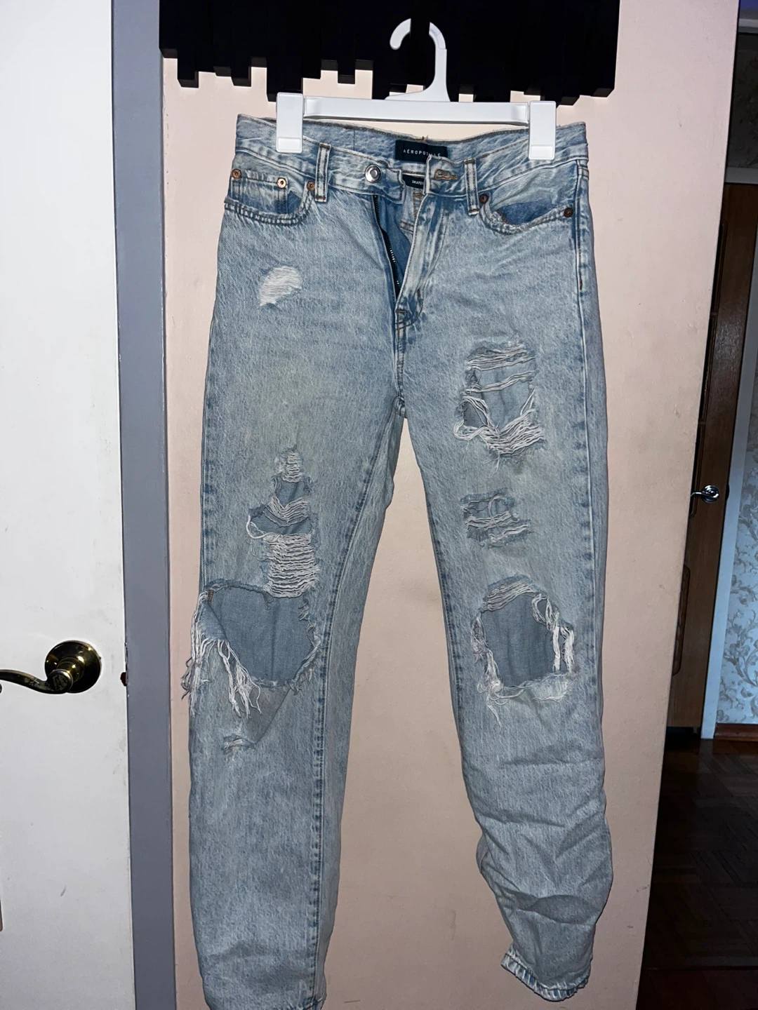 Aeropostale Distressed Skater Jeans