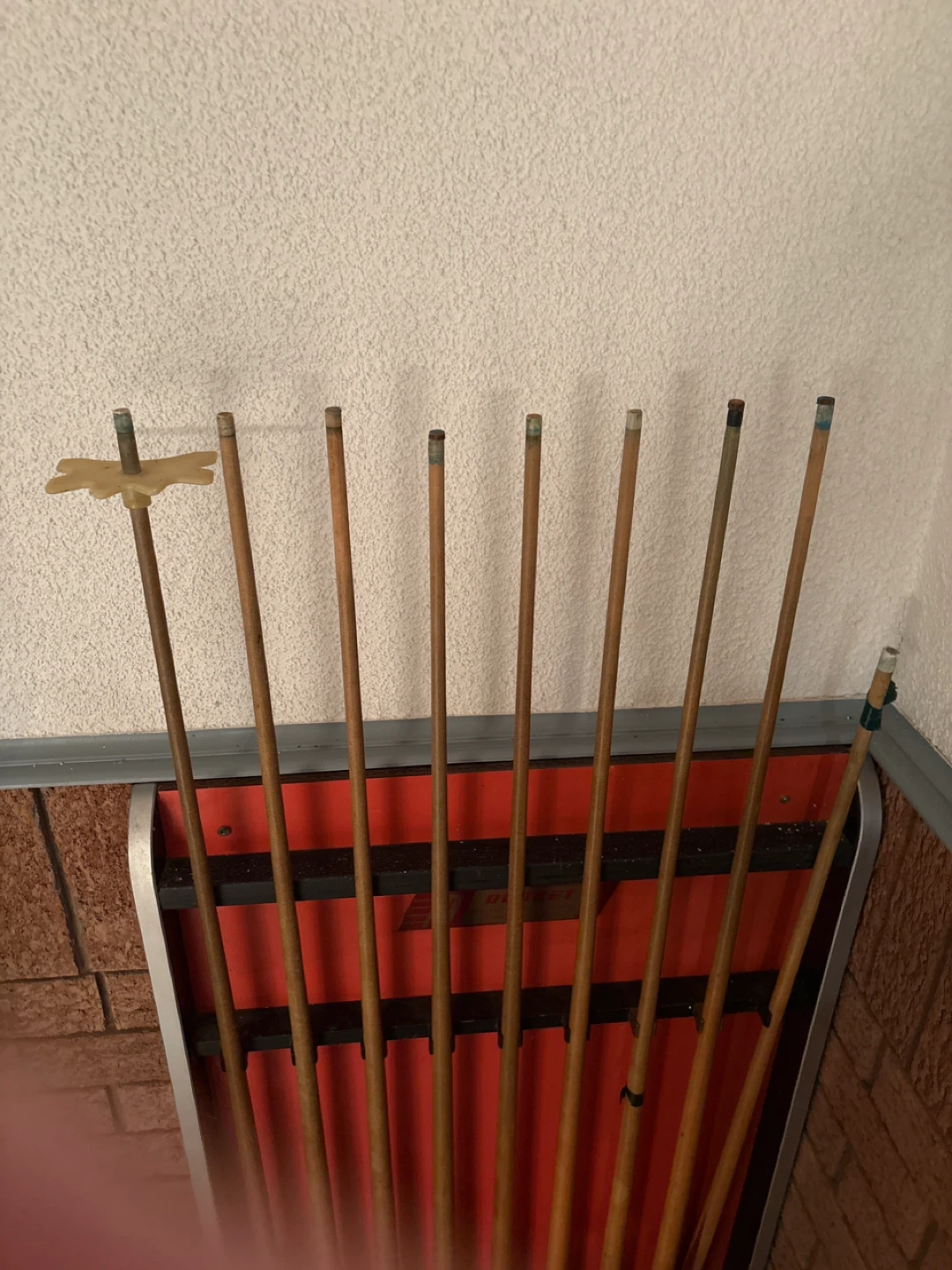 Set of 8 wooden billiard cues with a Dorcet rack - photo 2