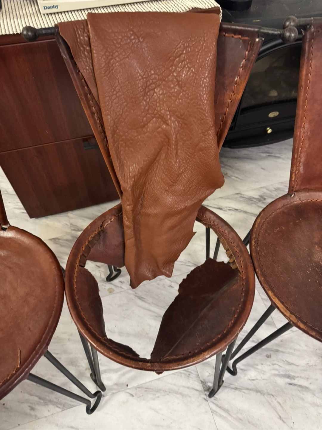 Set of 4 Brown Leather Butterfly Chairs - photo 3