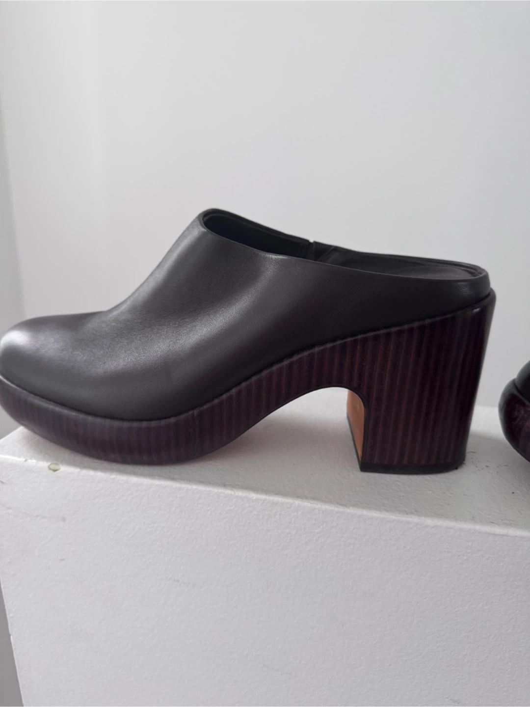 Vince Women's Brown Leather Clogs Heels Size 8 - photo 3