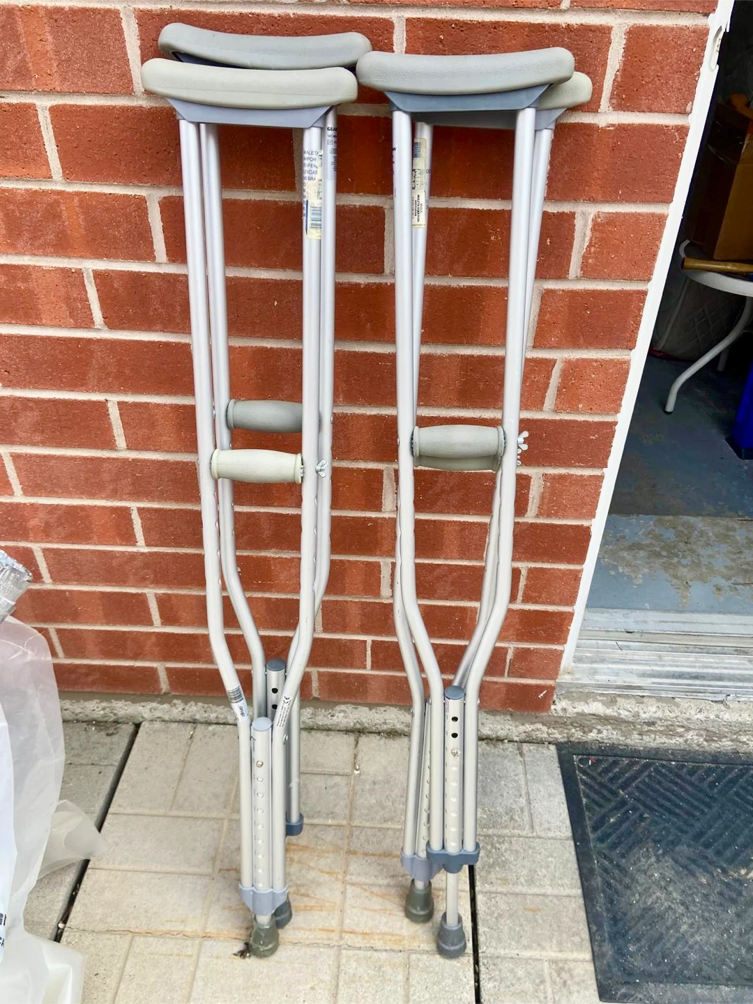 2 Pairs of Adult Crutches
