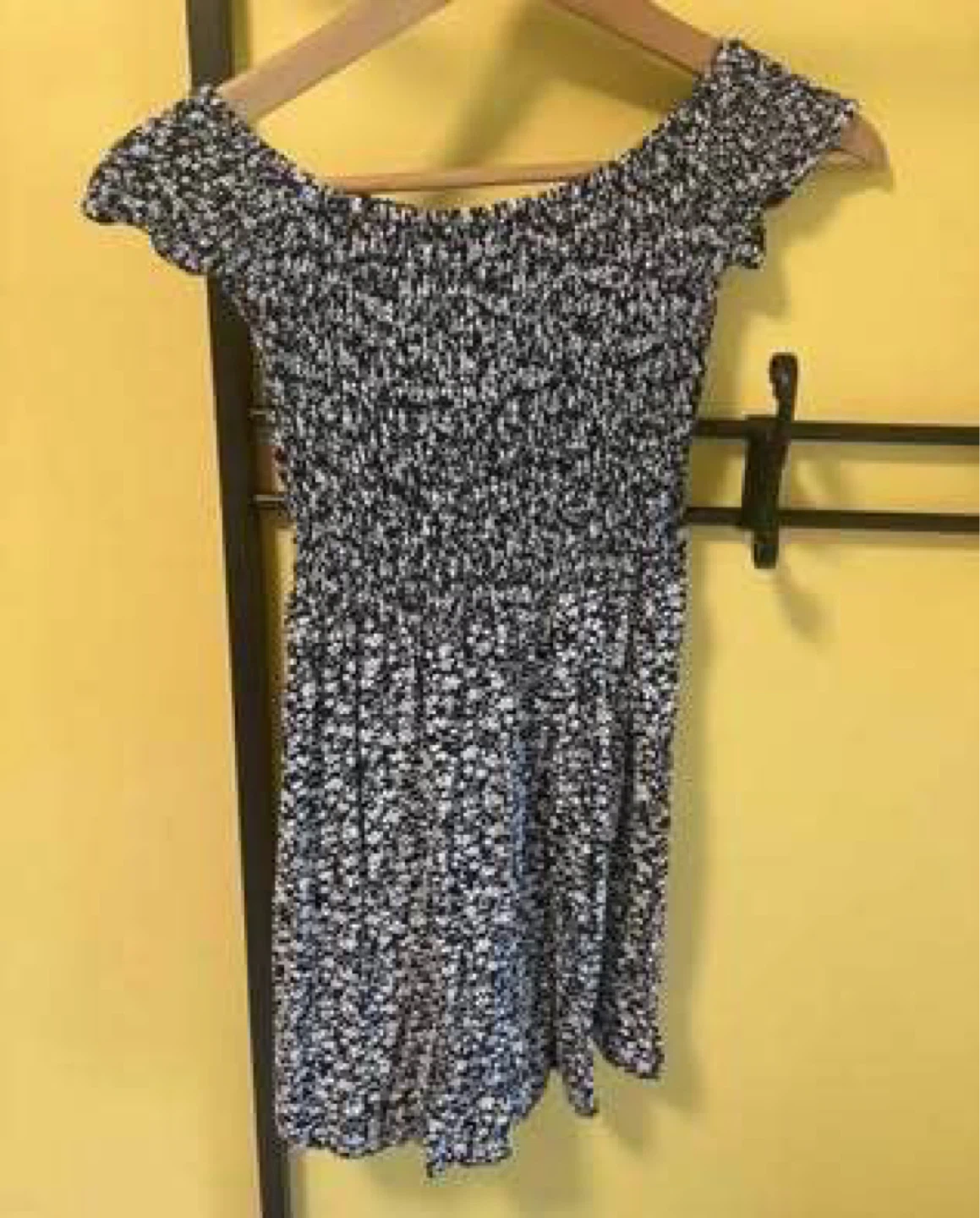 2 dresses & 2 rompers (Small) (Barely worn)(All for $5) - photo 2