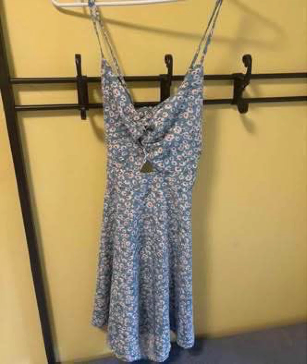 2 dresses & 2 rompers (Small) (Barely worn)(All for $5) - photo 3